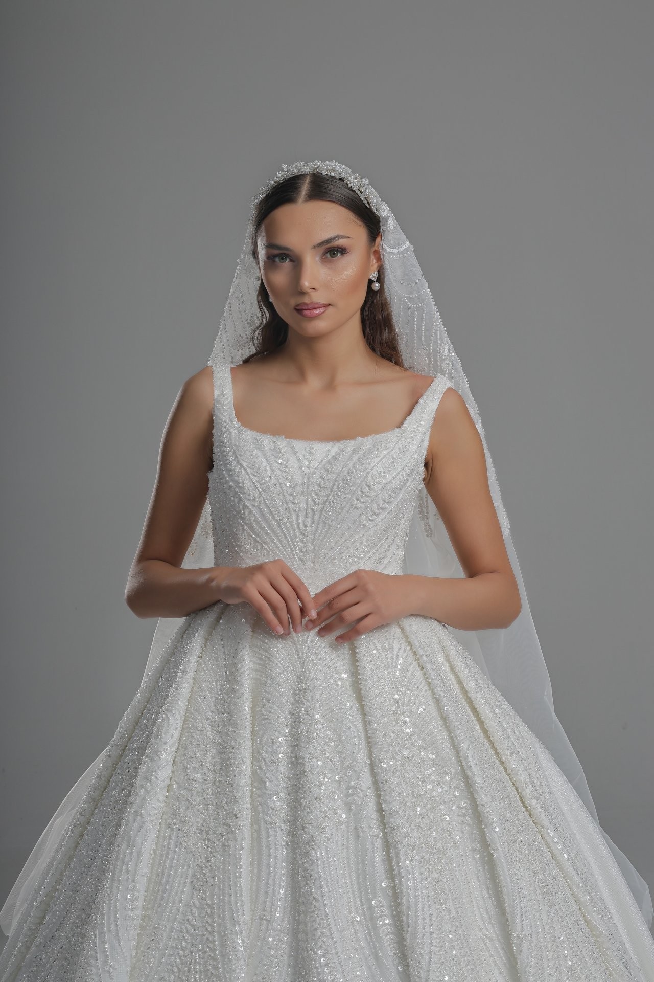 Gloria Kare Yaka İşlemeli Yarı Prenses Model Gelinlik