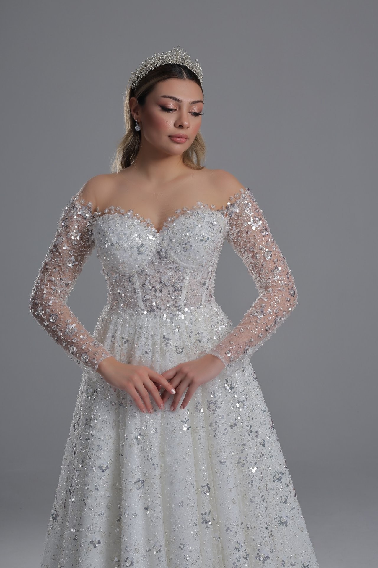 Lenora Düşük Kollu Full İşlemeli A Kesim Model Gelinlik