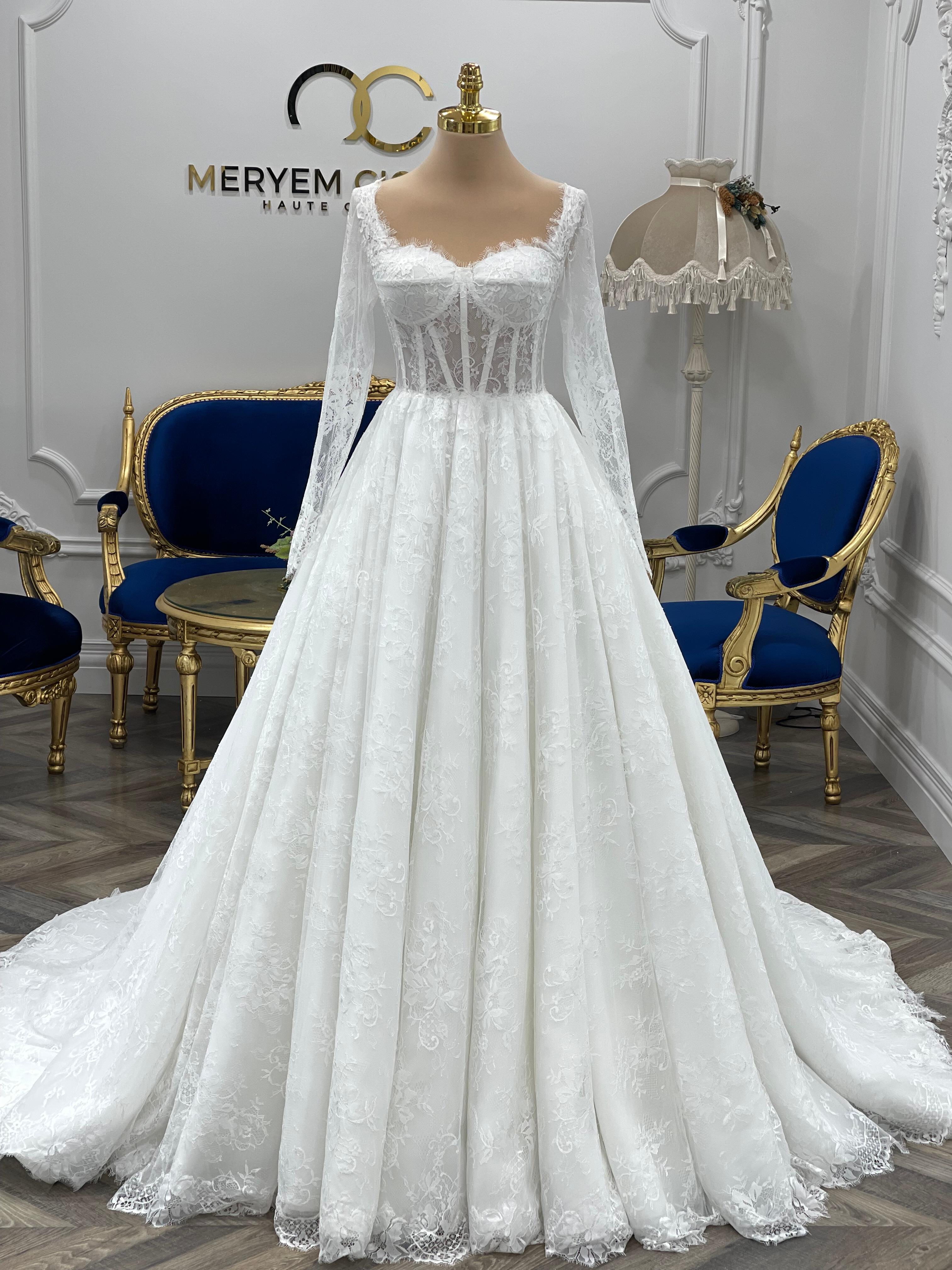 Riona Öpücük Yakalı Omuzdan Kollu İthal Fransız Lez Dantelli Ara Kabarık Model