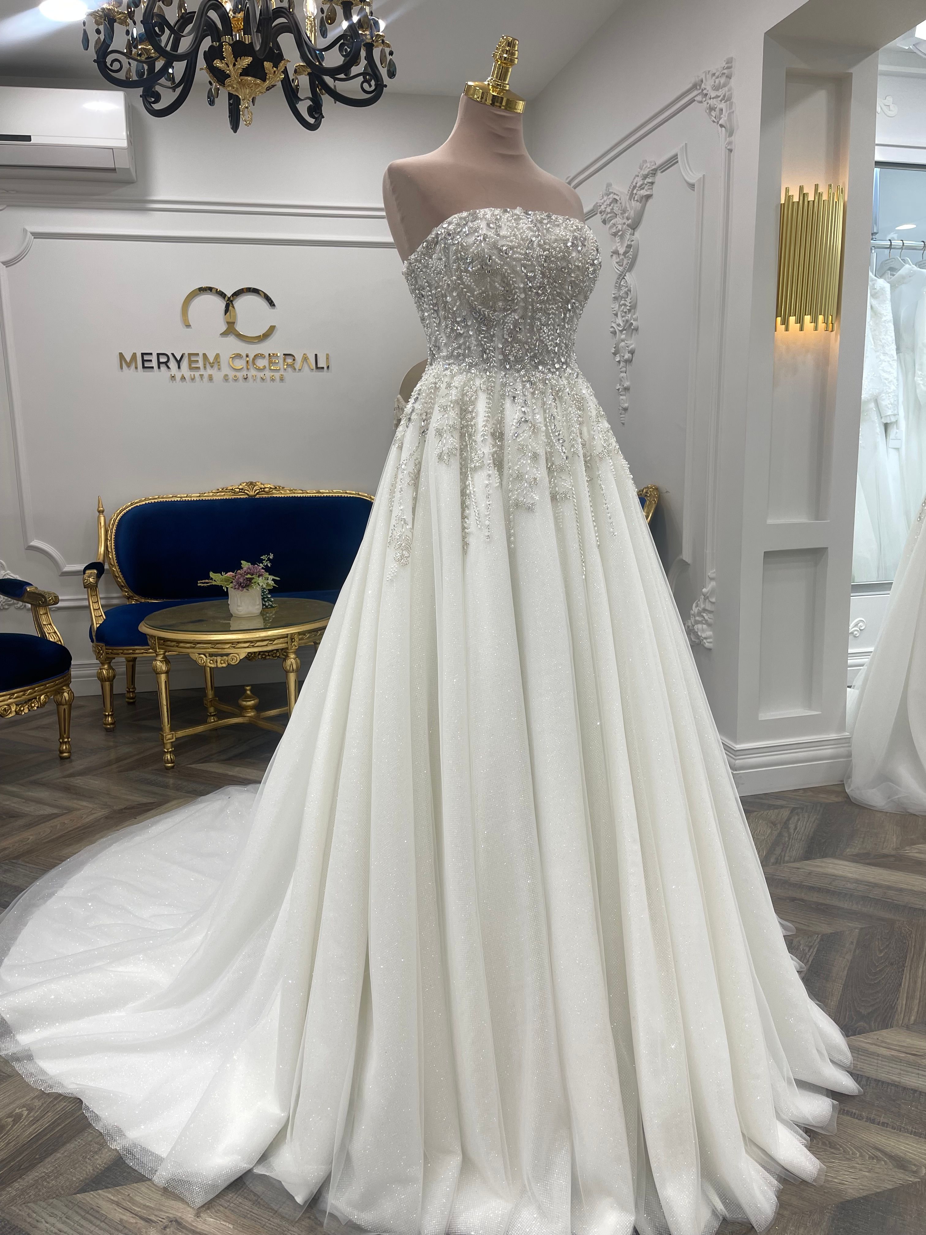 Samira Straplez Tül Etek Helen Bedeni ve Bel İnişli Özel Swarovski İşli Gelinlik