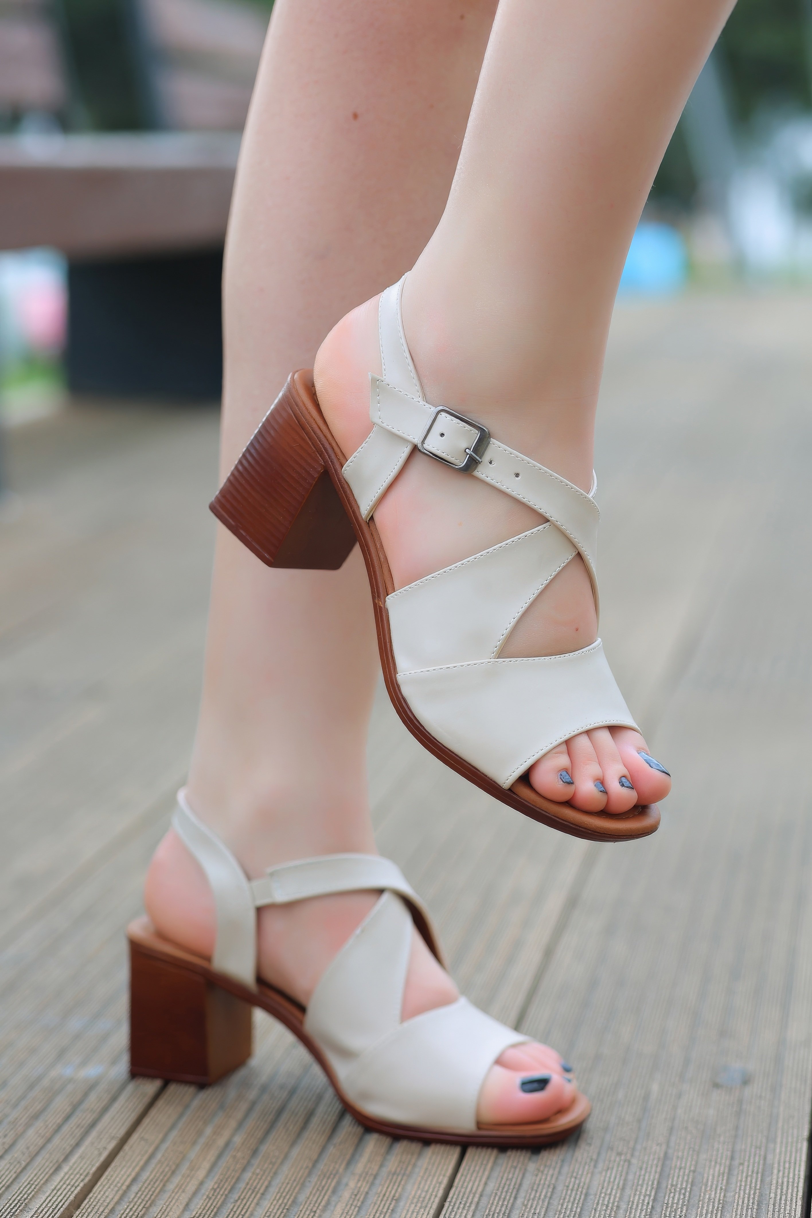 BLN 140 Pencere Detaylı Sandalet