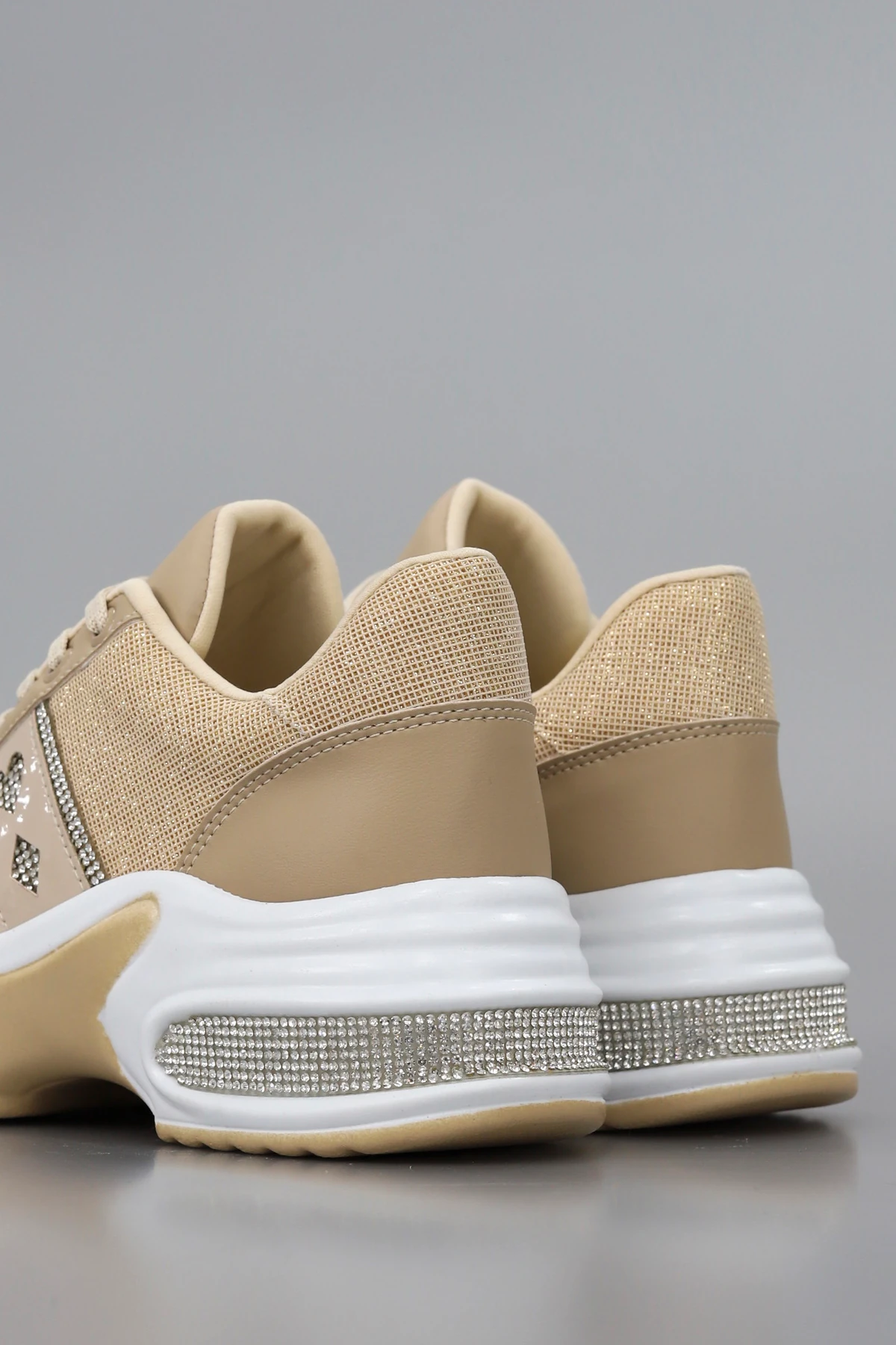 MDLN 472 Kalp Detaylı Taşlı Spor Ayakkabı