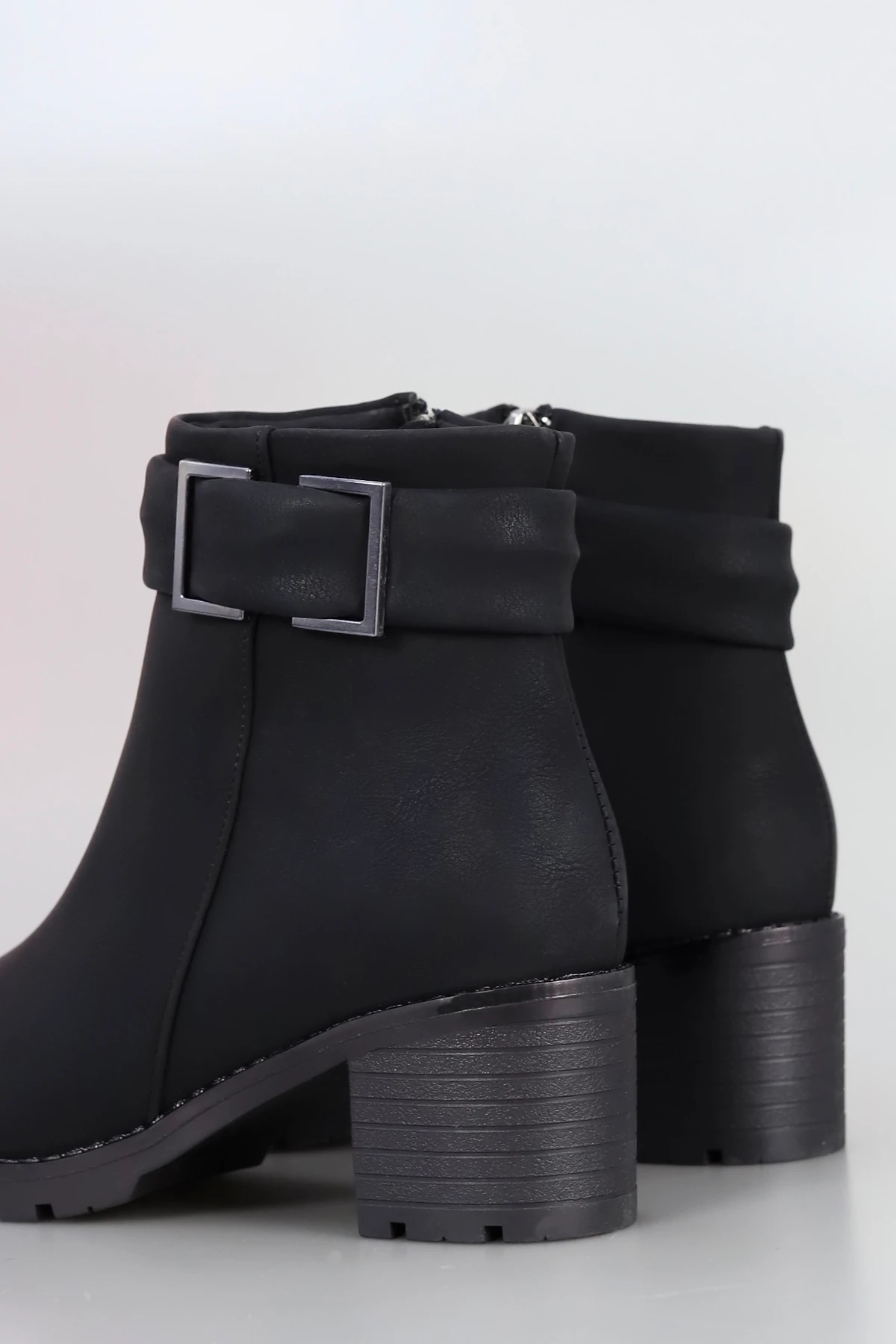 BLN 703 Kemer Tokalı Kalın Topuklu Bot