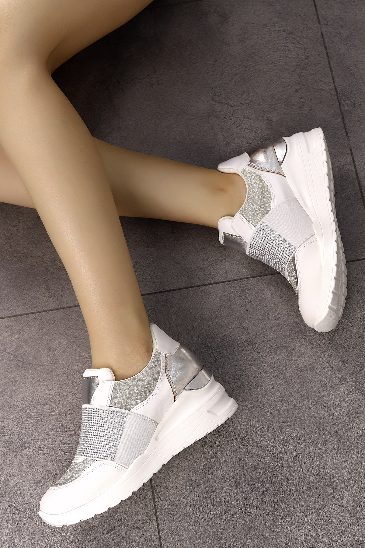 TYR 2610 Taş Detay Lastikli Spor Ayakkabı