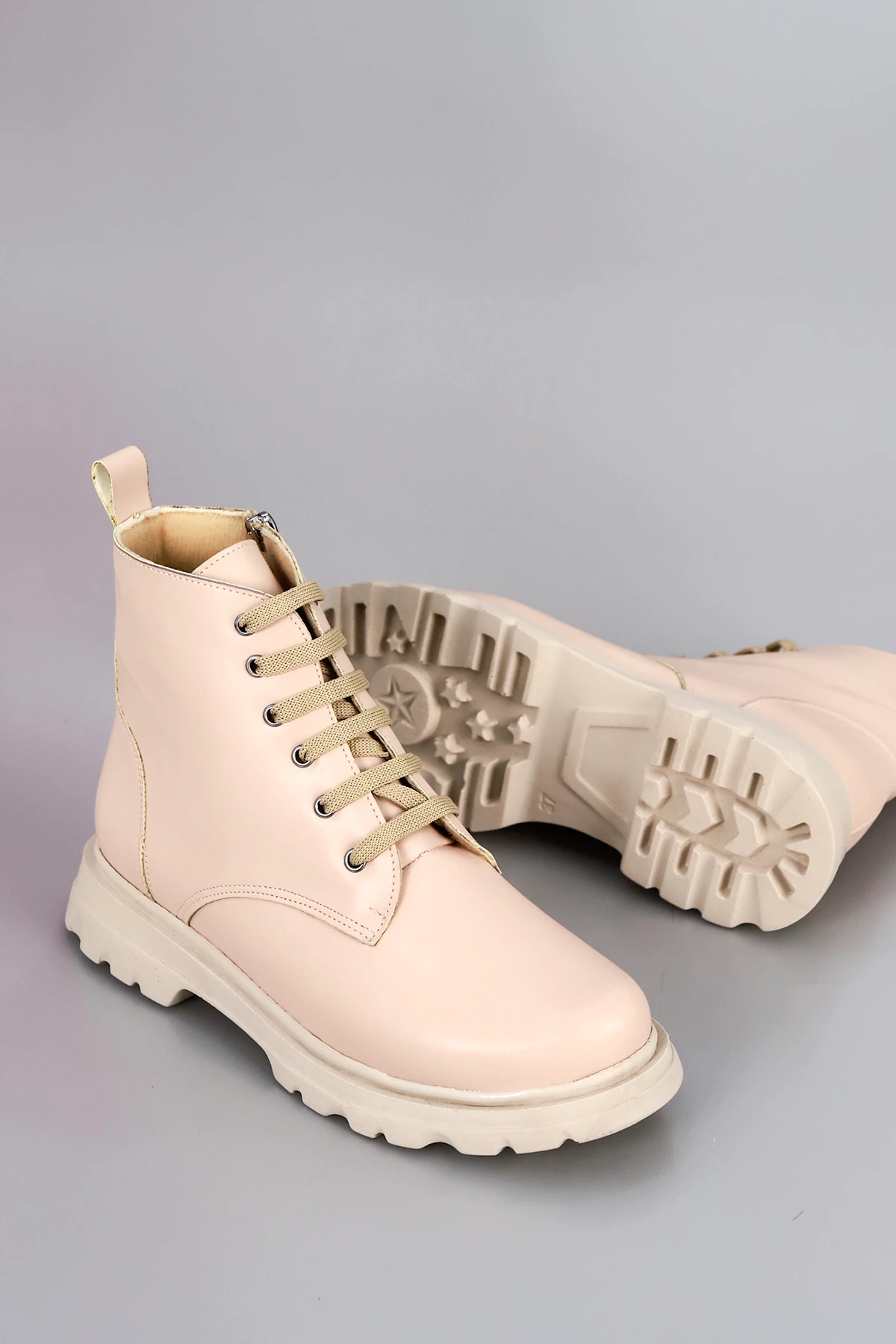 MONA Bağcıklı Klasik Bot