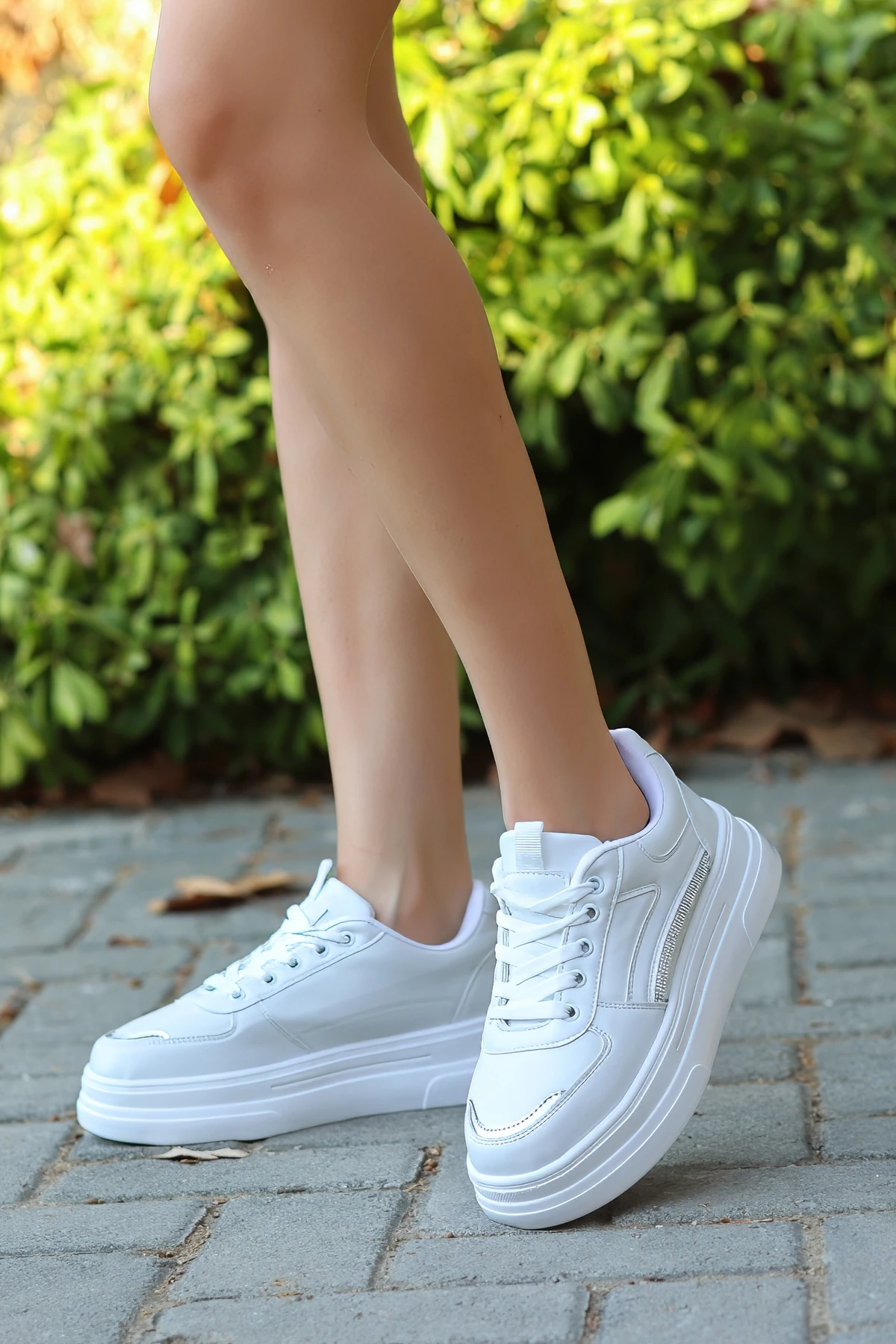 PYM 54 Taş Detaylı Bağcıklı Spor Ayakkabı