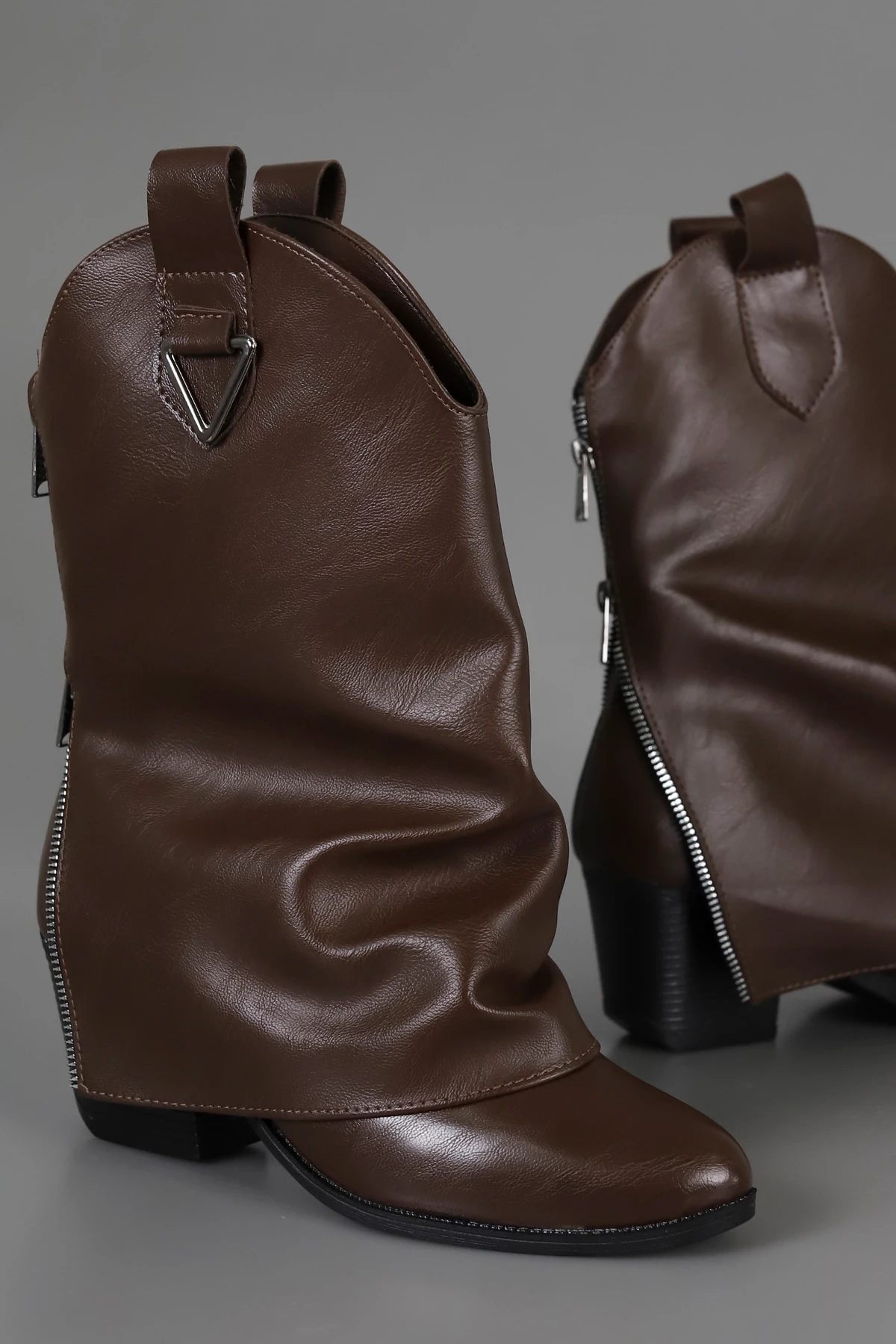 BTKV10 Arkadan Fermuar Detaylı Yarım Kovboy Çizme