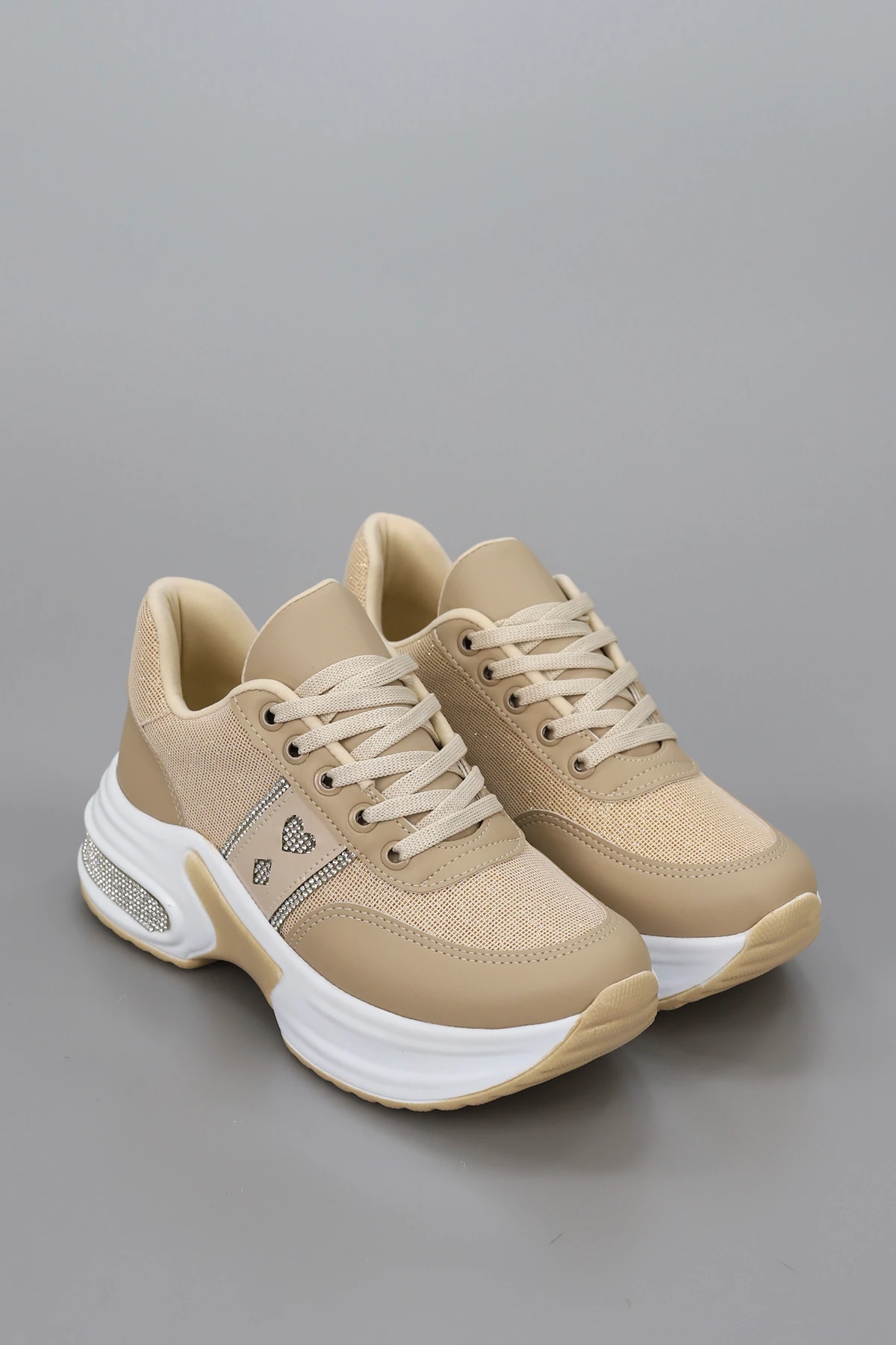 MDLN 472 Kalp Detaylı Taşlı Spor Ayakkabı - BEJ