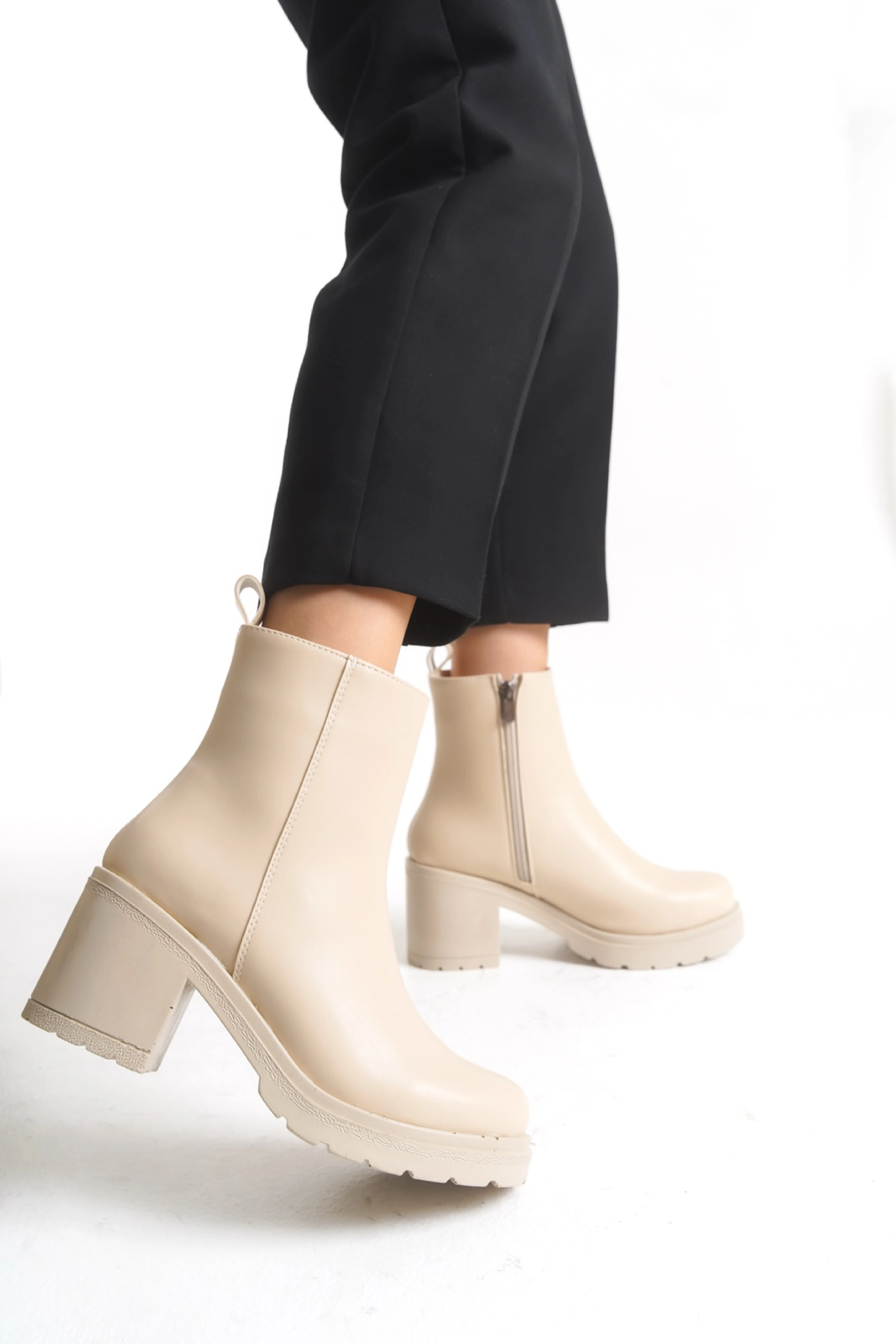 NVL 7510 Fermuarlı Kalın Topuklu Bot