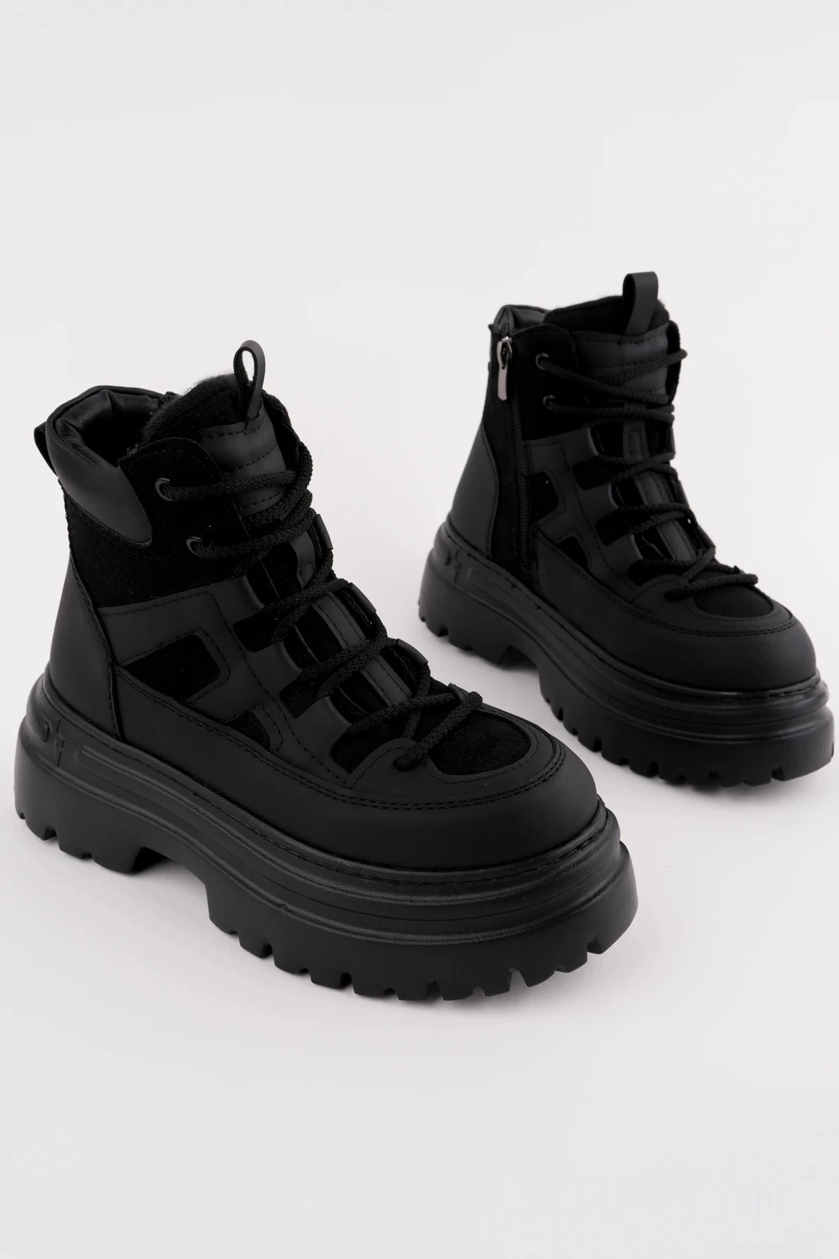 BTZ05 Kalın Tabanlı Bağcıklı Bot - SİYAH