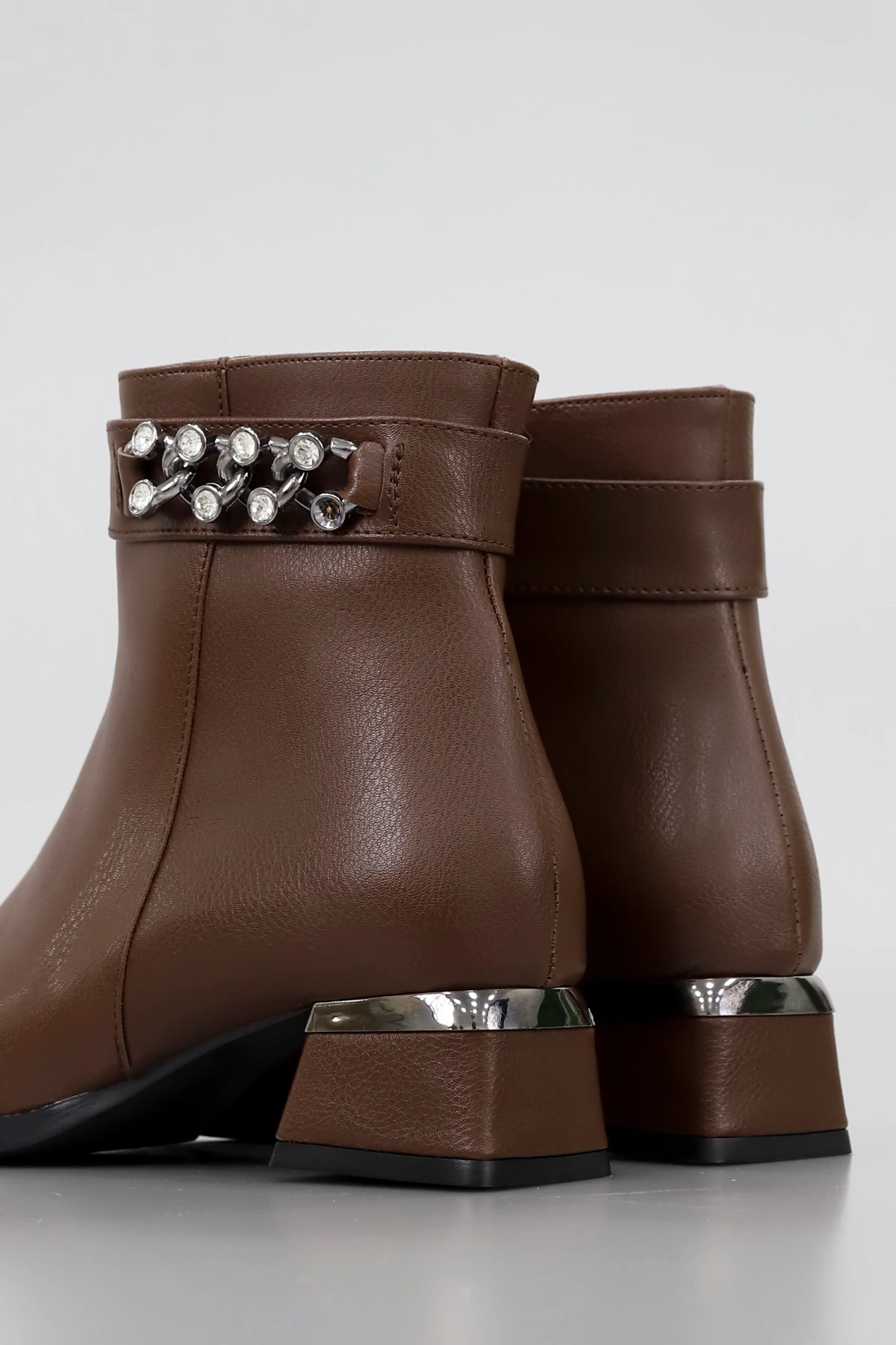 BLN 704 Taş Detaylı Alçak Topuklu Yarım Bot