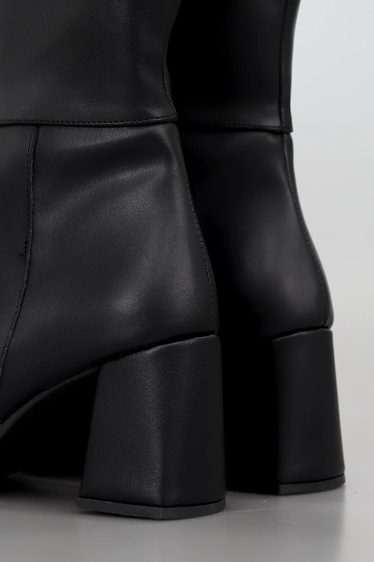 VERA Kalın Topuklu Fermuarlı Çizme