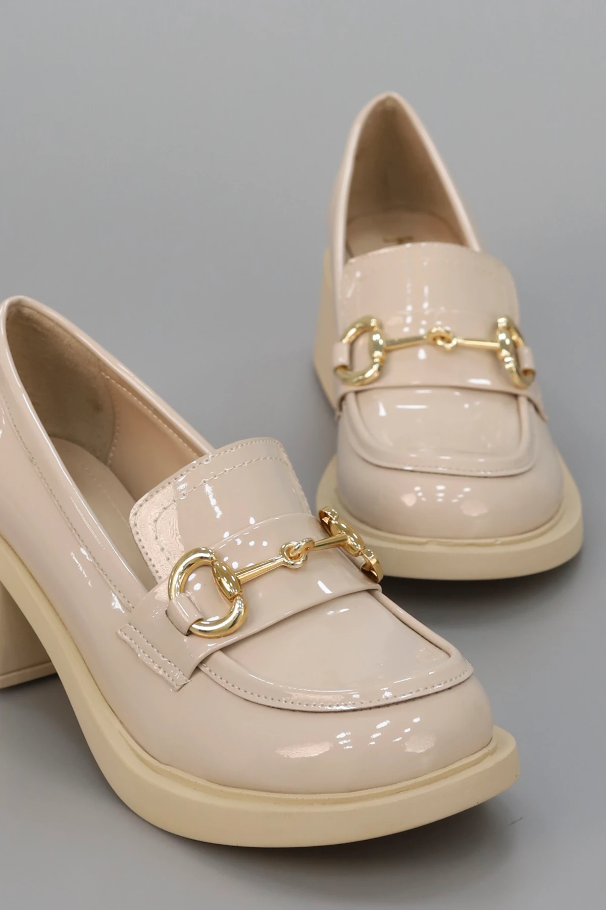 RC 700 Toka Detaylı Topuklu Loafer