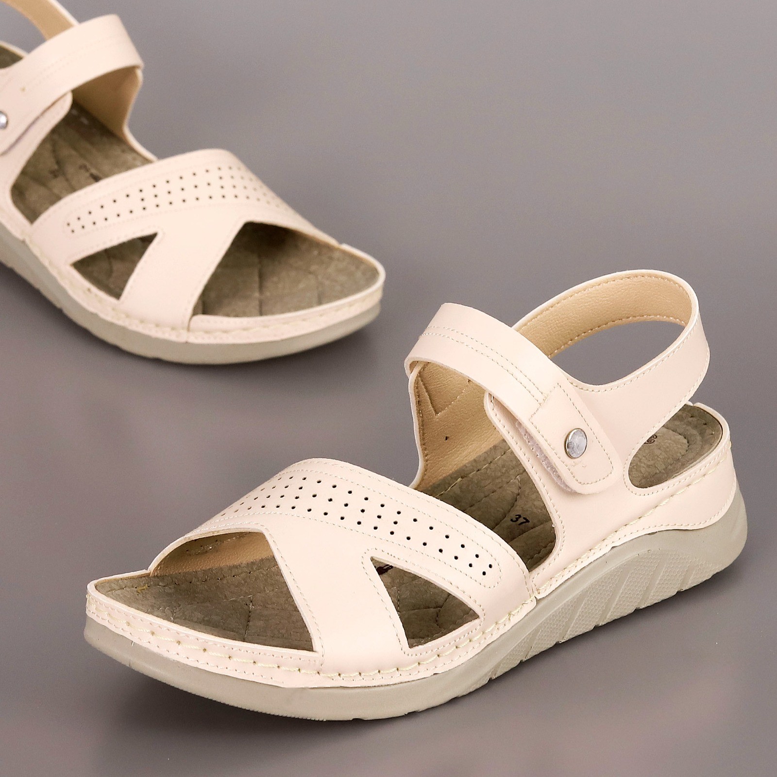 JESSİ 002 Düz Desenli Sandalet