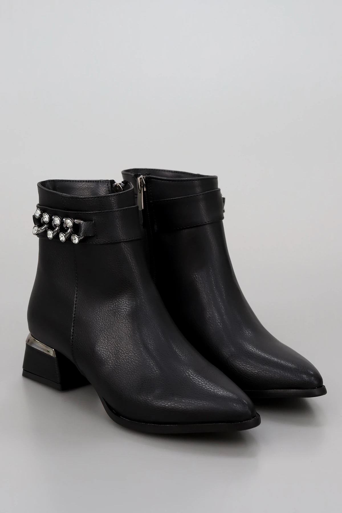 BLN 704 Taş Detaylı Alçak Topuklu Yarım Bot - SİYAH DERİ
