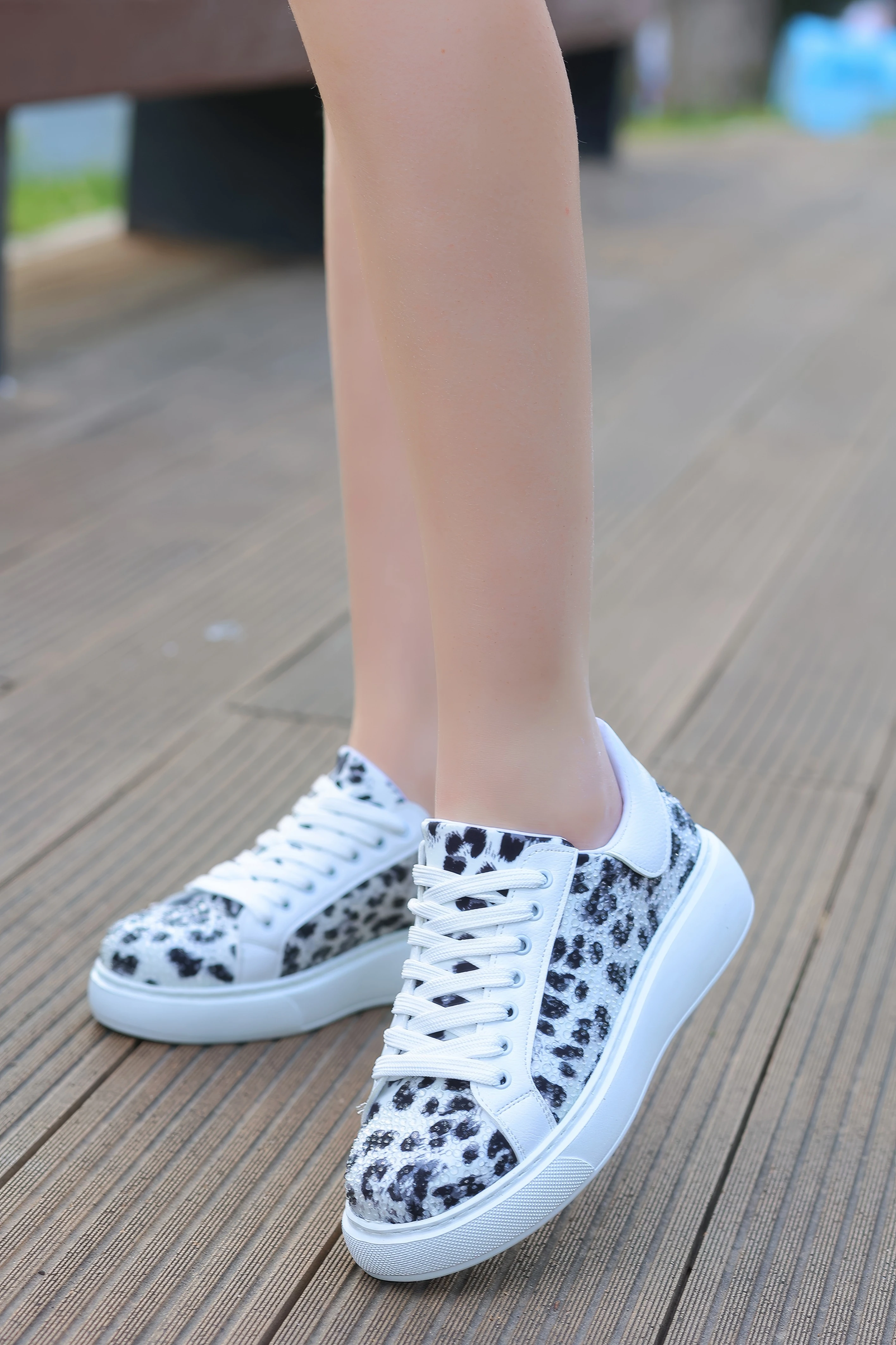 BLN 213 Taş Detaylı Bağcıklı Spor Ayakkabı