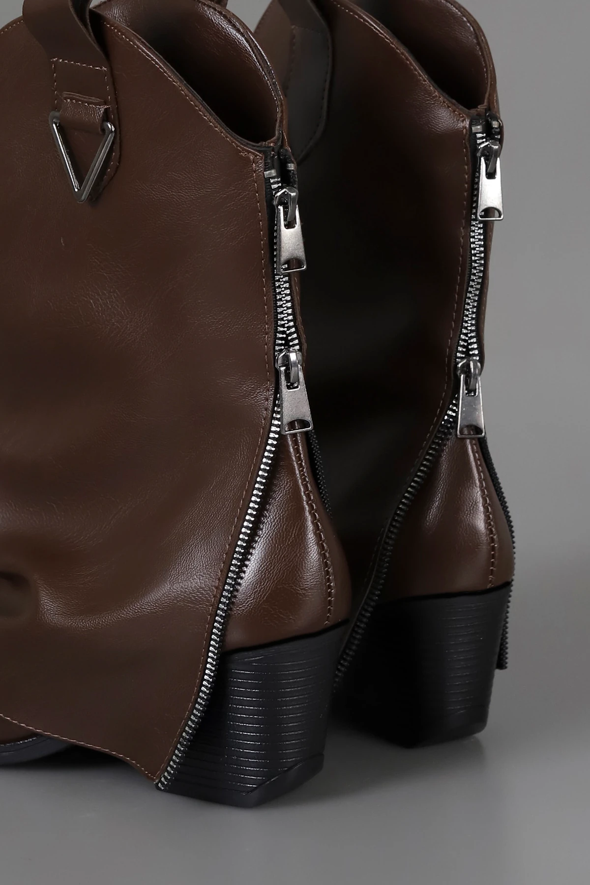 BTKV10 Arkadan Fermuar Detaylı Yarım Kovboy Çizme