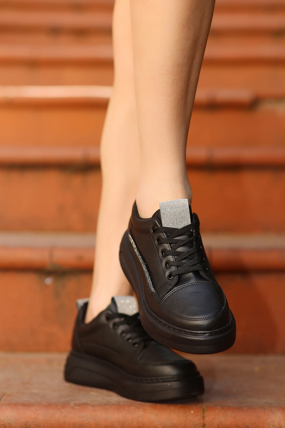 LATTE Kalın Taban Taş Şerit Ayakkabı