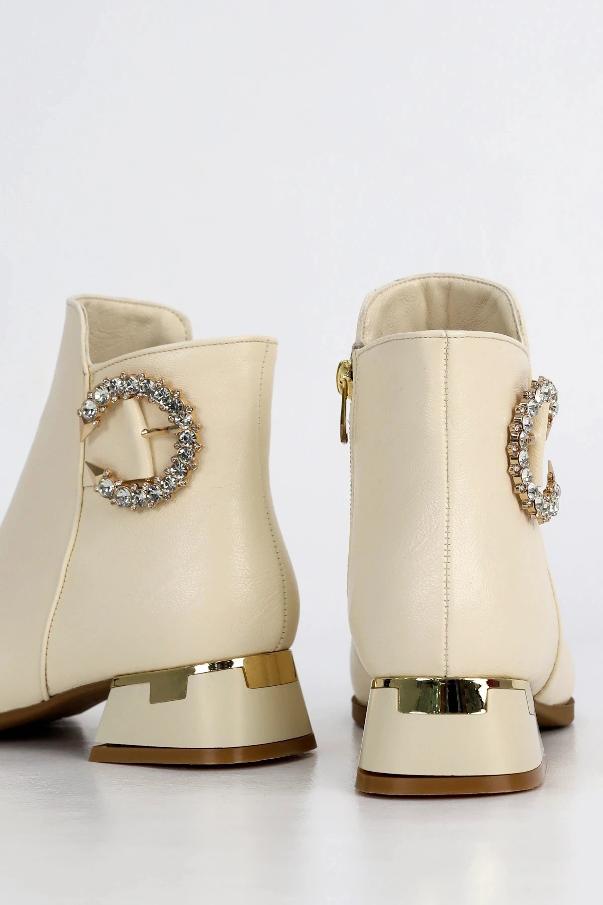 EGD 107 Gold Metal Taş Toka Detaylı Alçak Tabanlı Yarım Bot