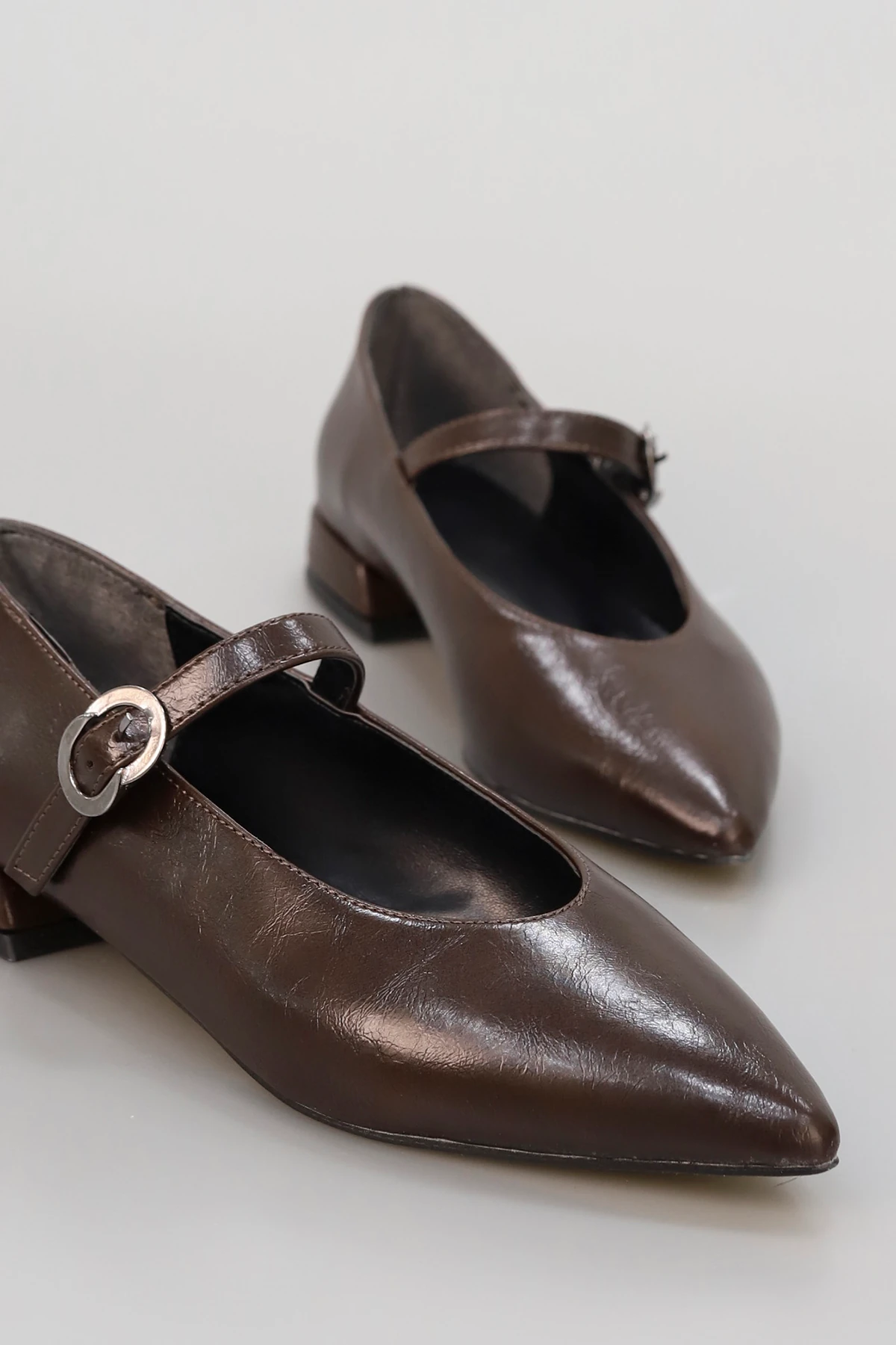 PİER 908 Alçak Topuklu Baretli Babet