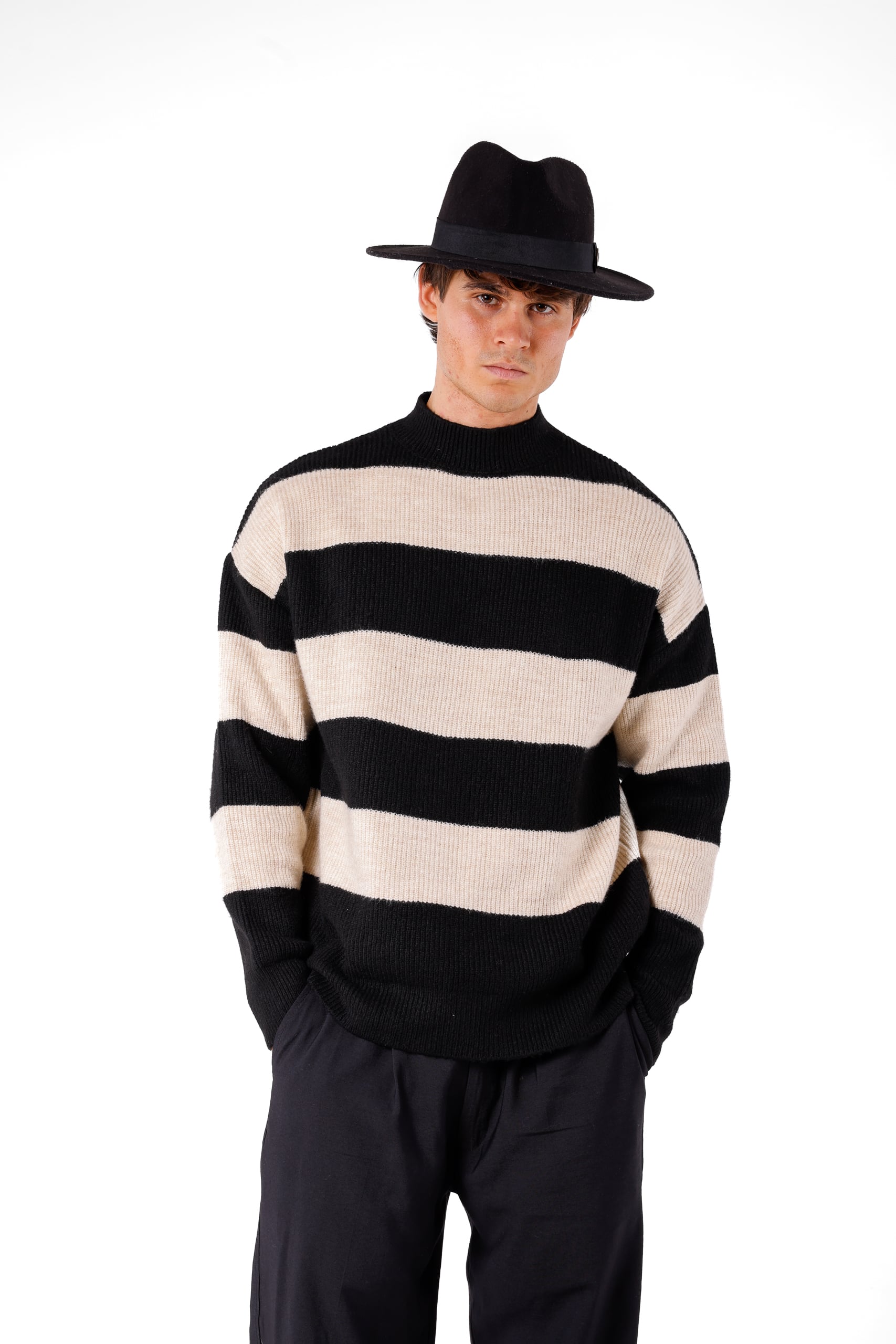 YARIM BALIKÇI ÇİZGİLİ OVERSIZE KAZAK