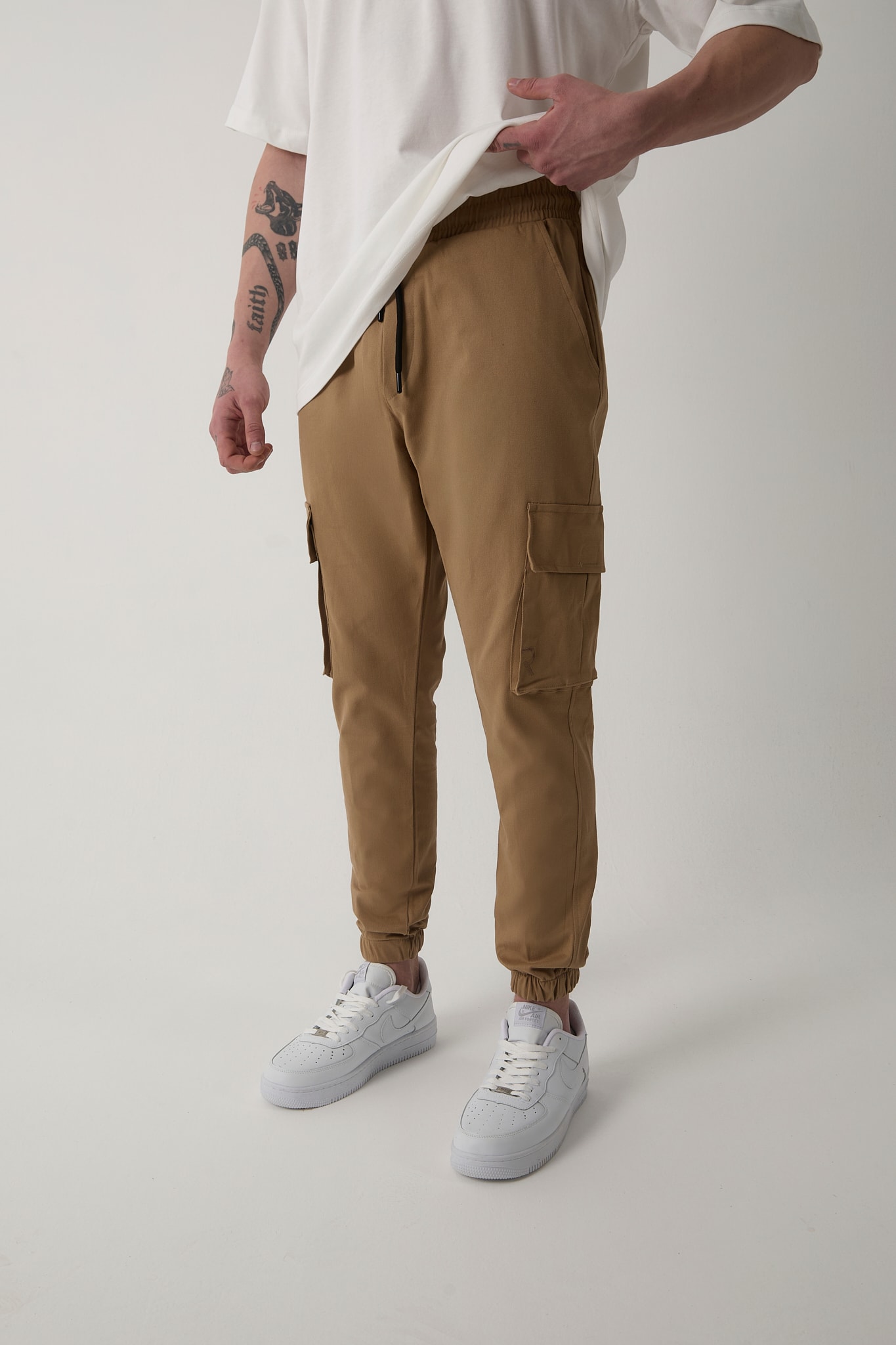 R NAKIŞLI GABARDİN PANTOLON - Camel