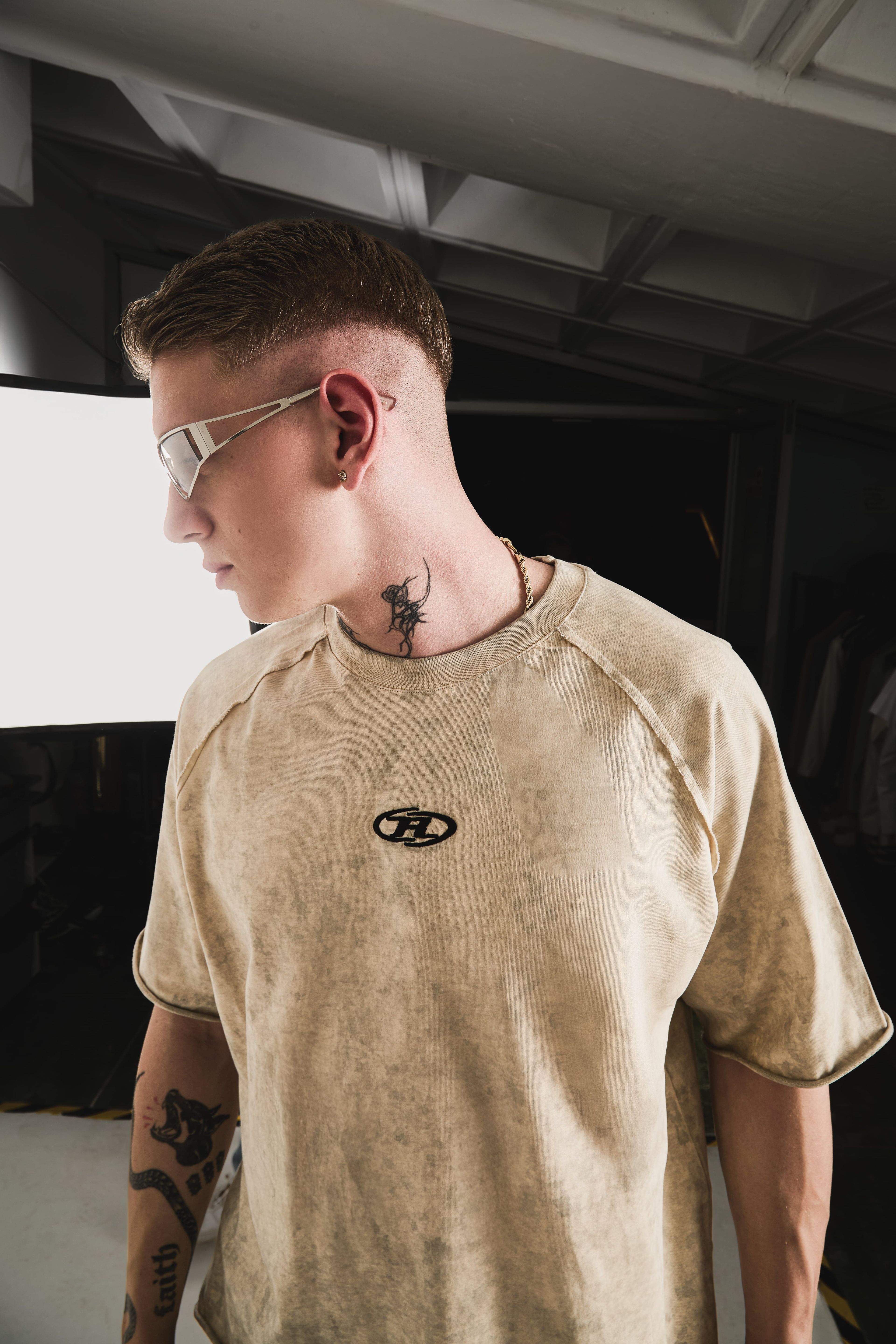 R LOGO YIKAMALI T-SHIRT