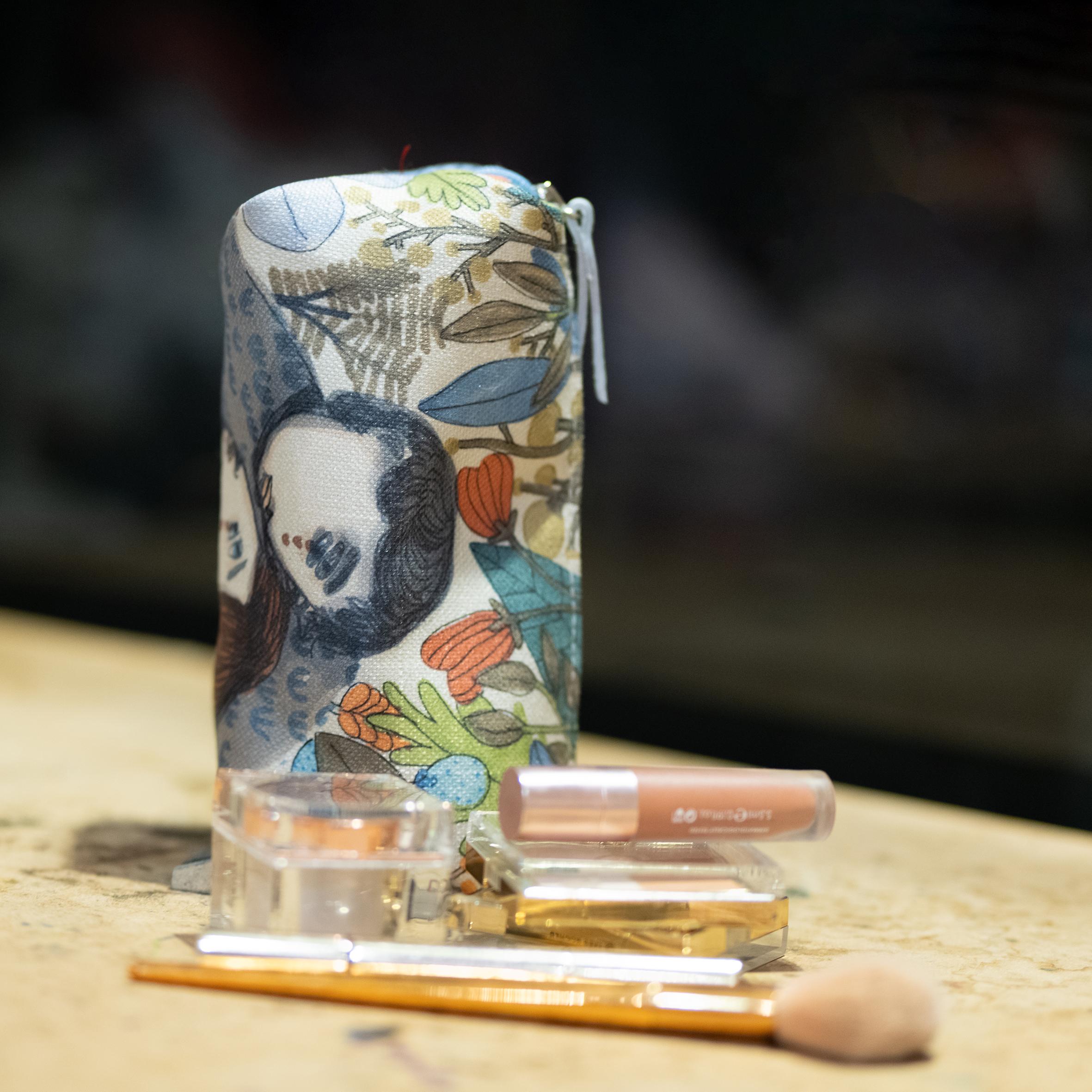 ay düşmüş gözlerine makeup case 