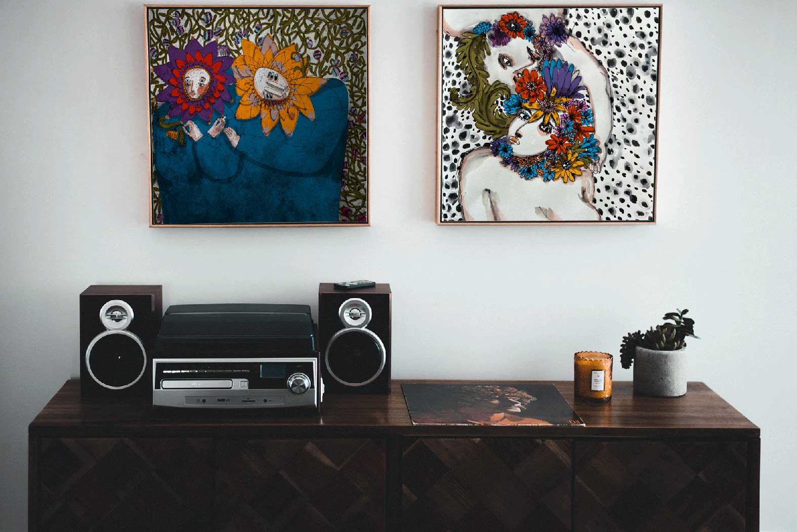 Sen yanımda olunca yakama gül takmış gibi oluyorum