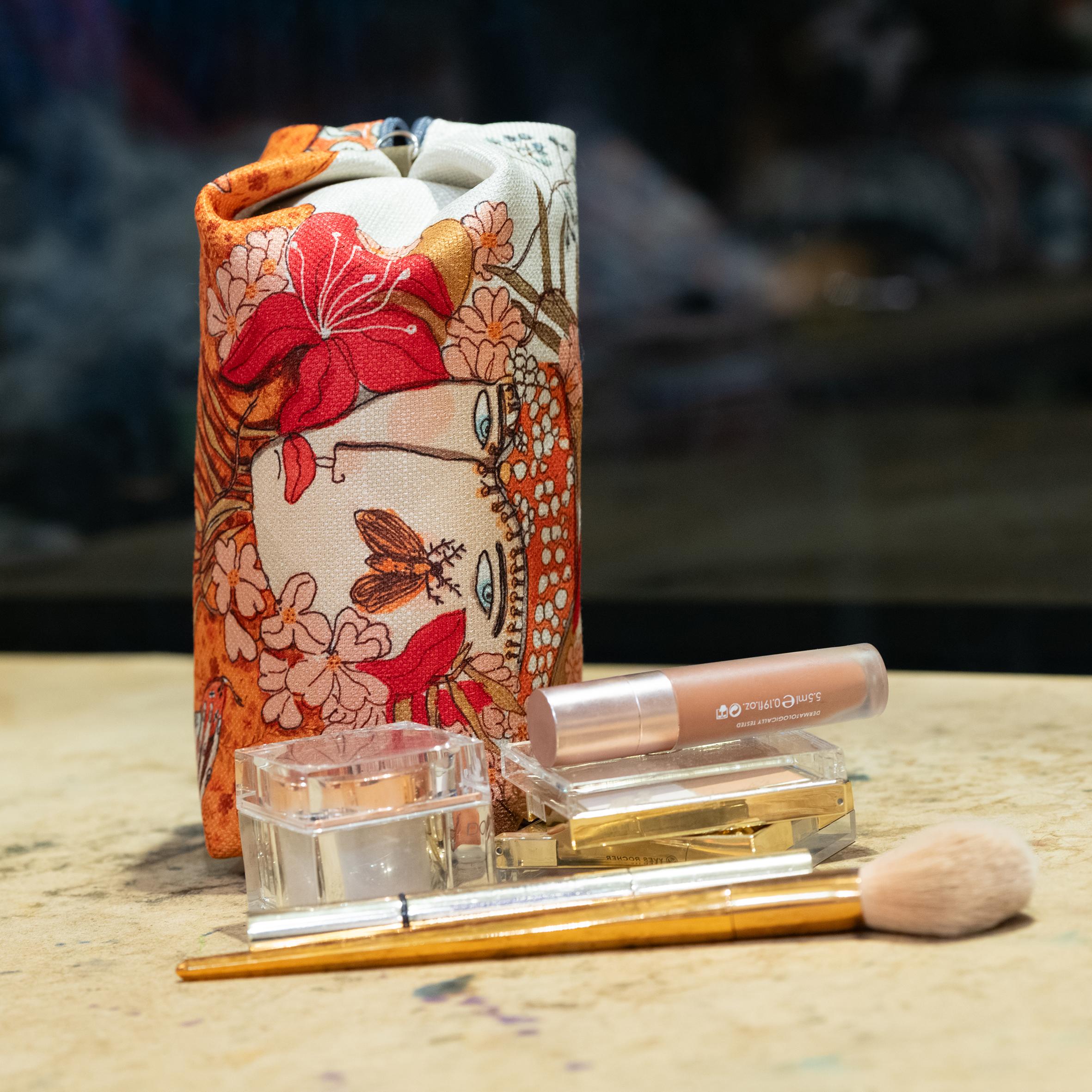 sonsuzlukta bir an makeup case 
