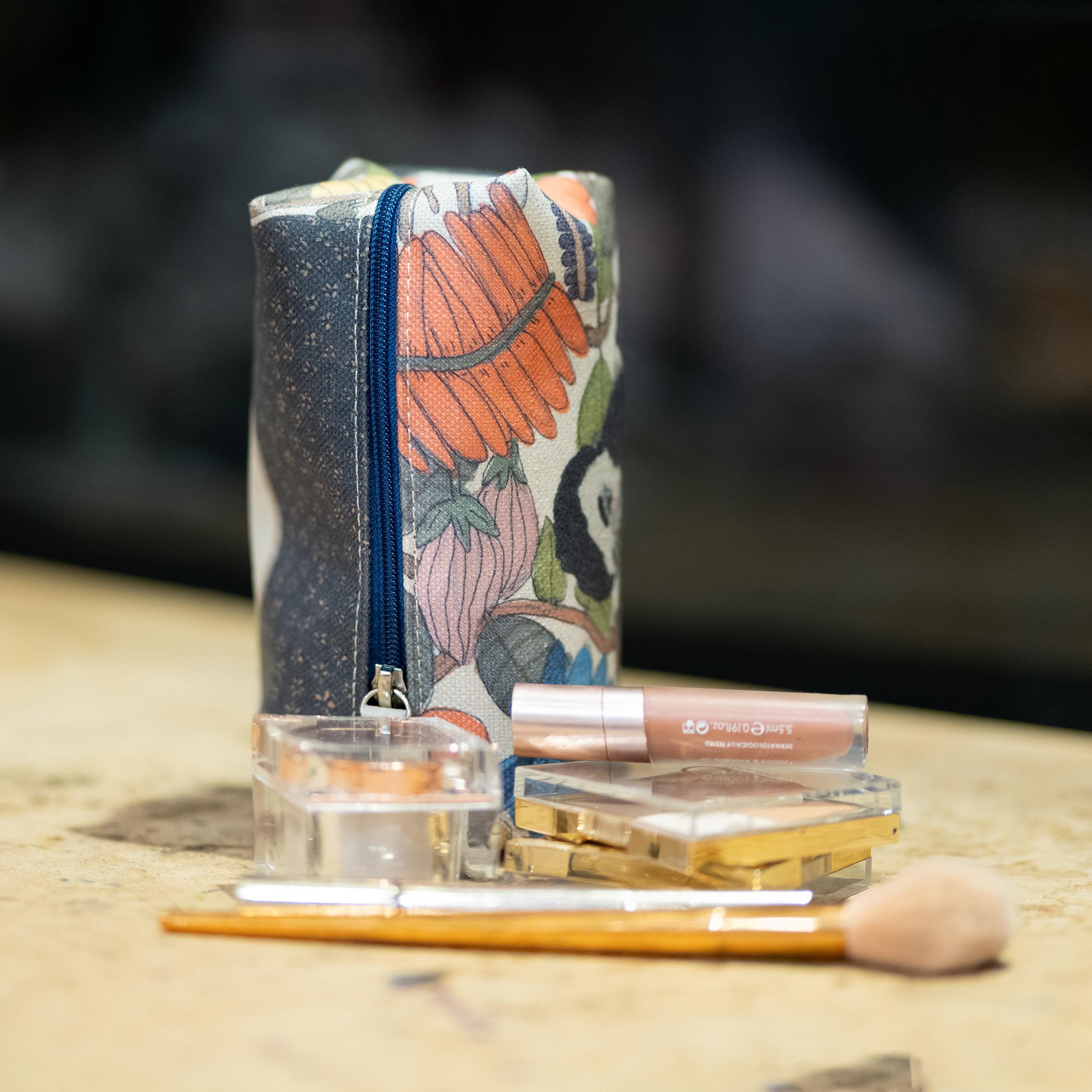 sevgi paylaşıldığında karşılık gördüğünde anlam buluyor, büyüyor makeup case 