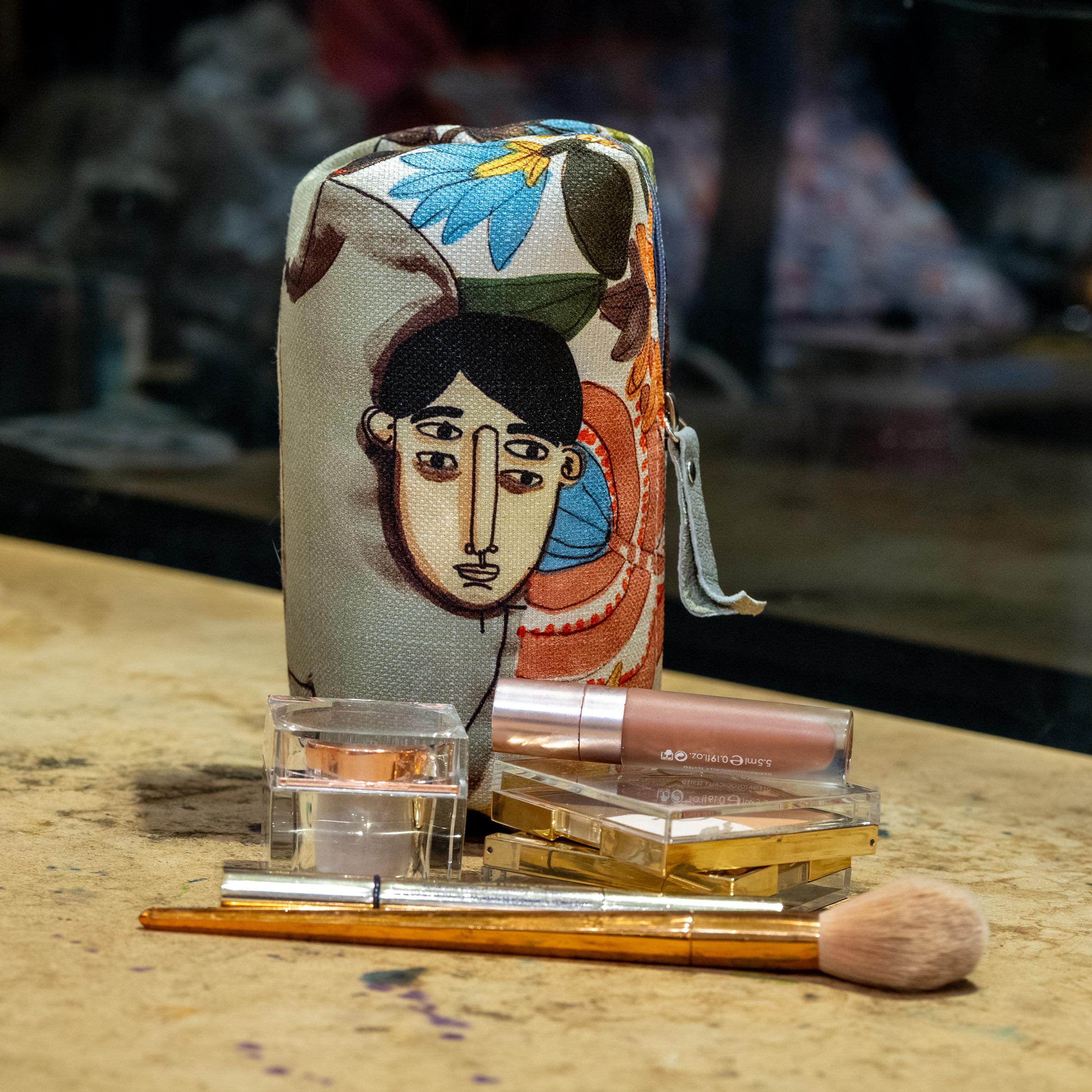 Üzülüyorum olur olmaz seylere bugünlerde makeup case 