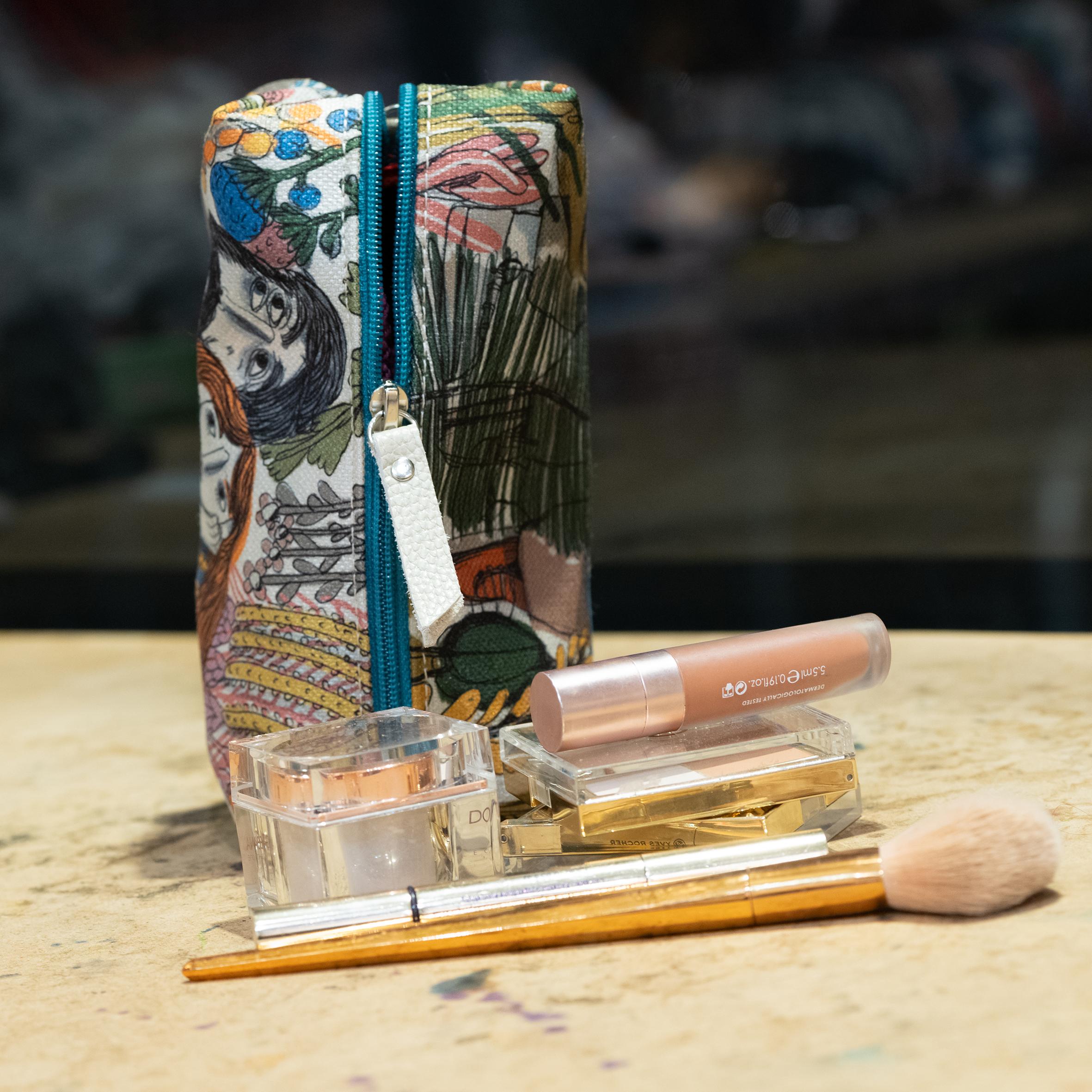Ne ben ellerimi, ne de sen kanatlarını açtın makeup case