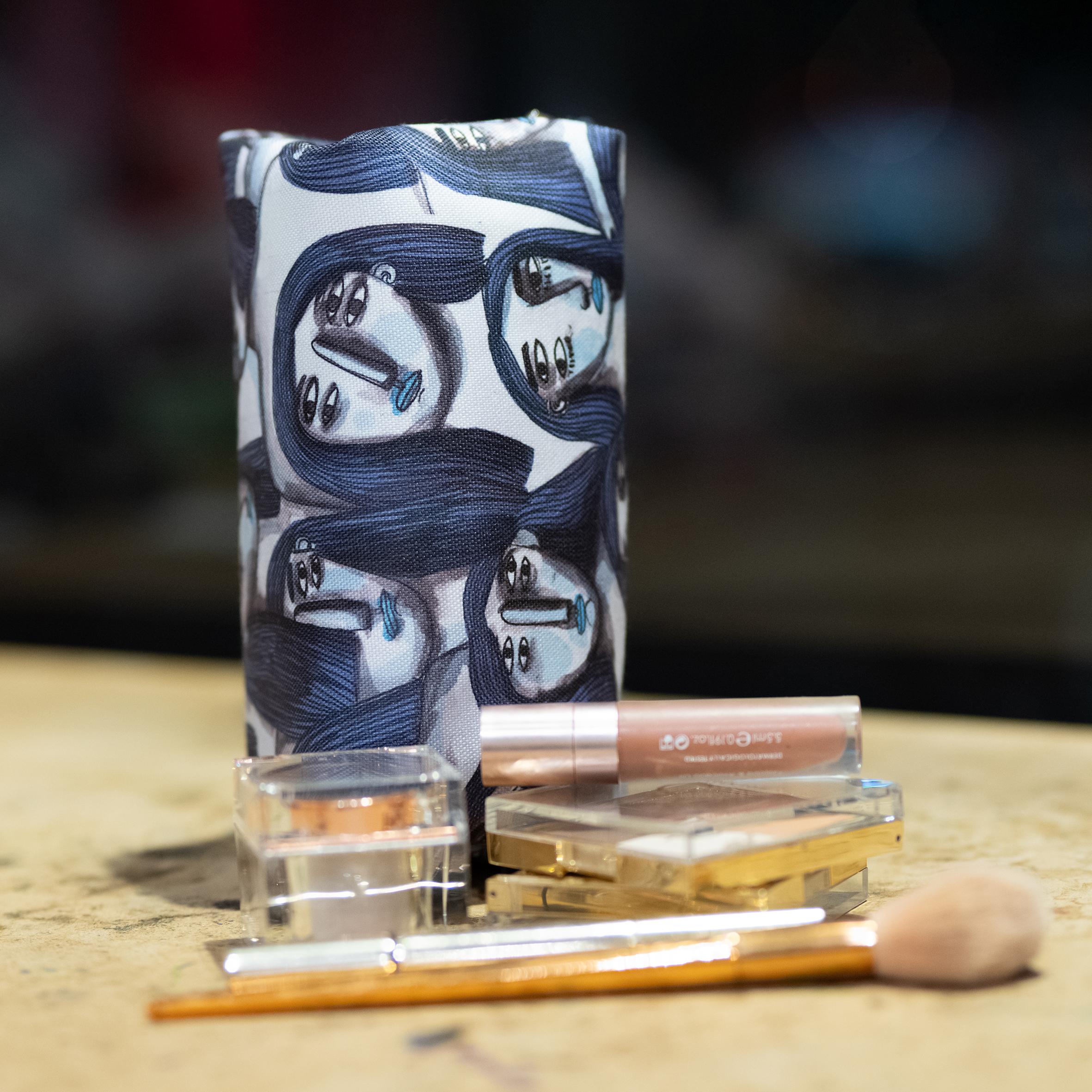 Biz bize benzeriz mutluluklarımızda makeup case