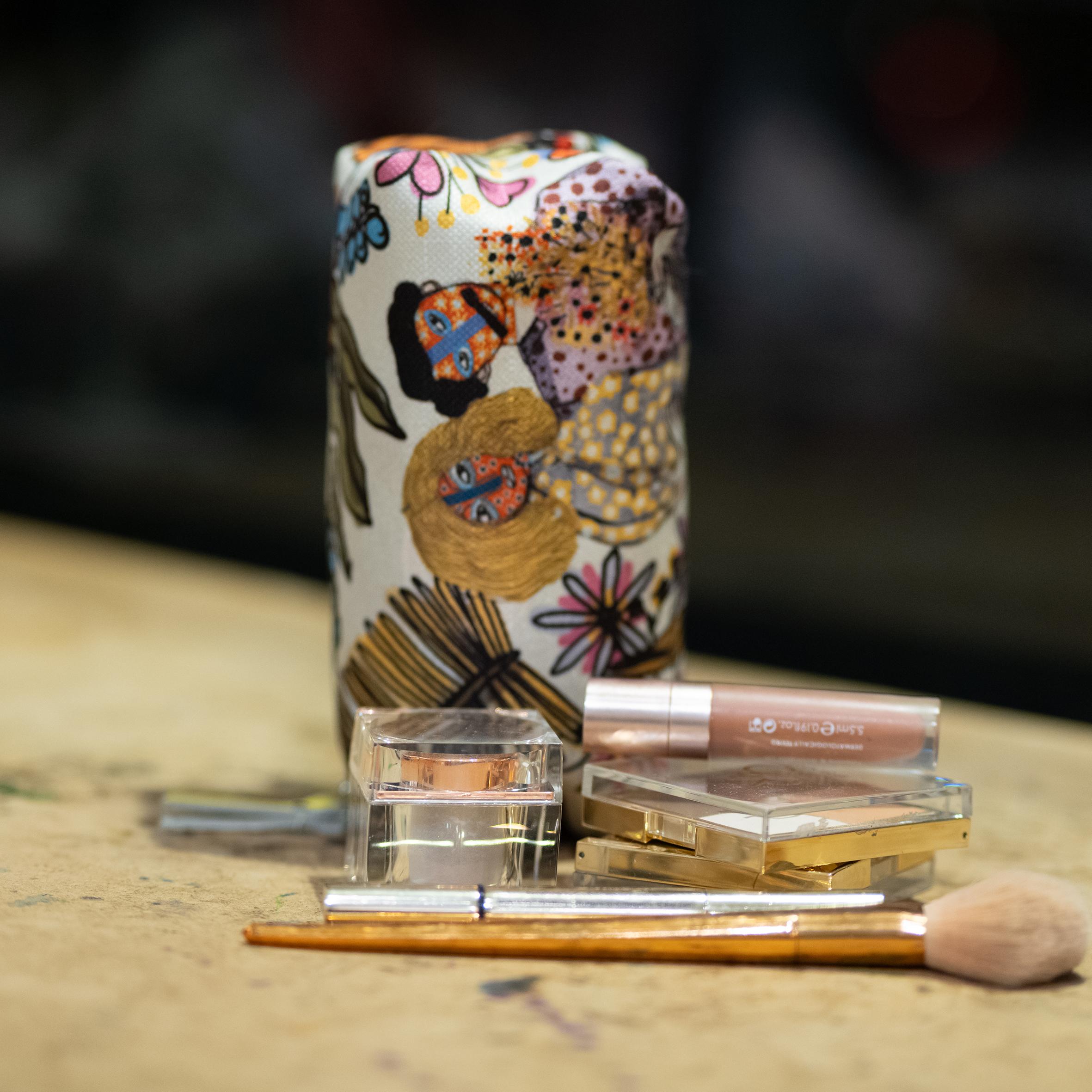 ben biraz geç anlıyor yavaş yaşıyorum bu hayatı makeup case 