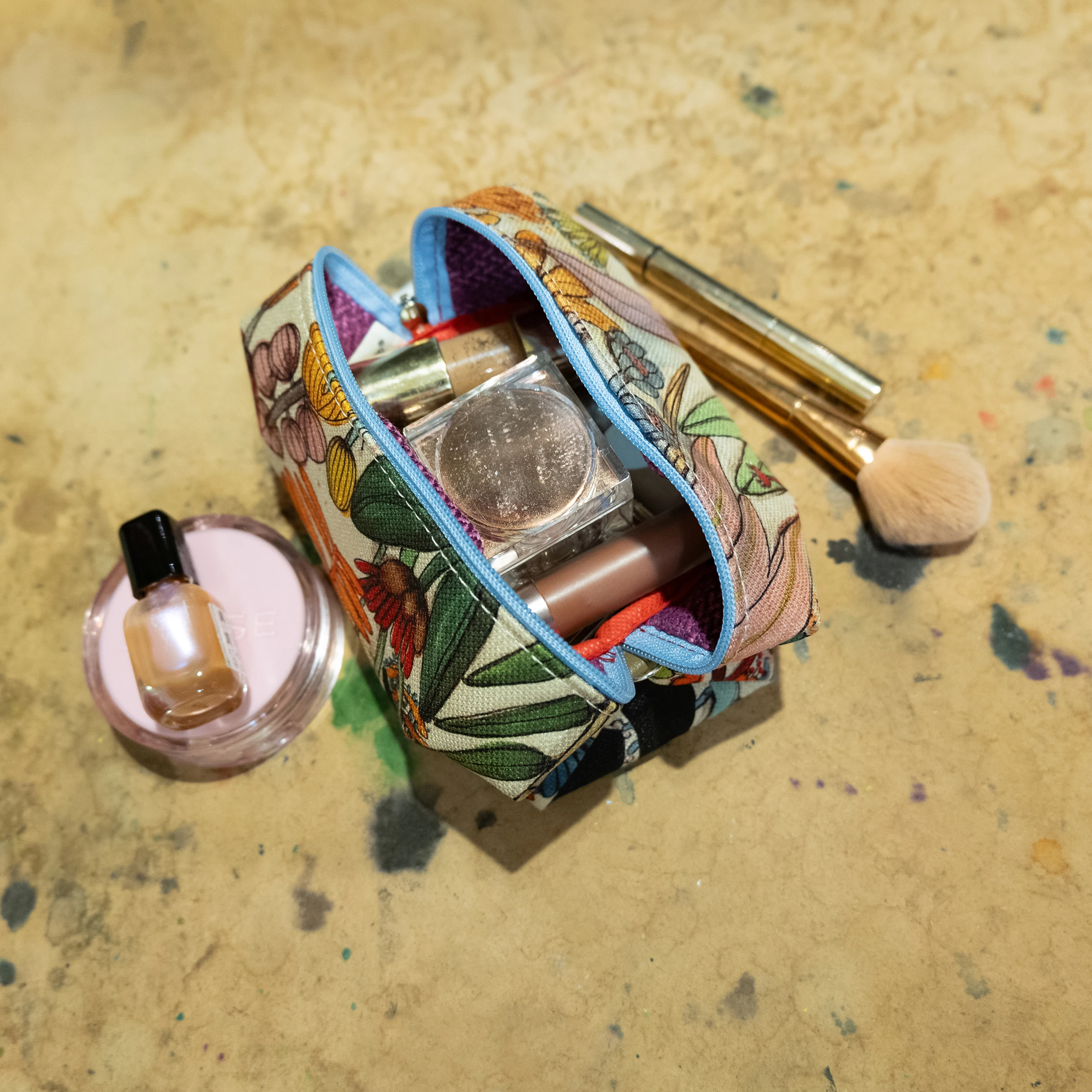 Bahar gelir otlar kendiliğinden biter makeup case 