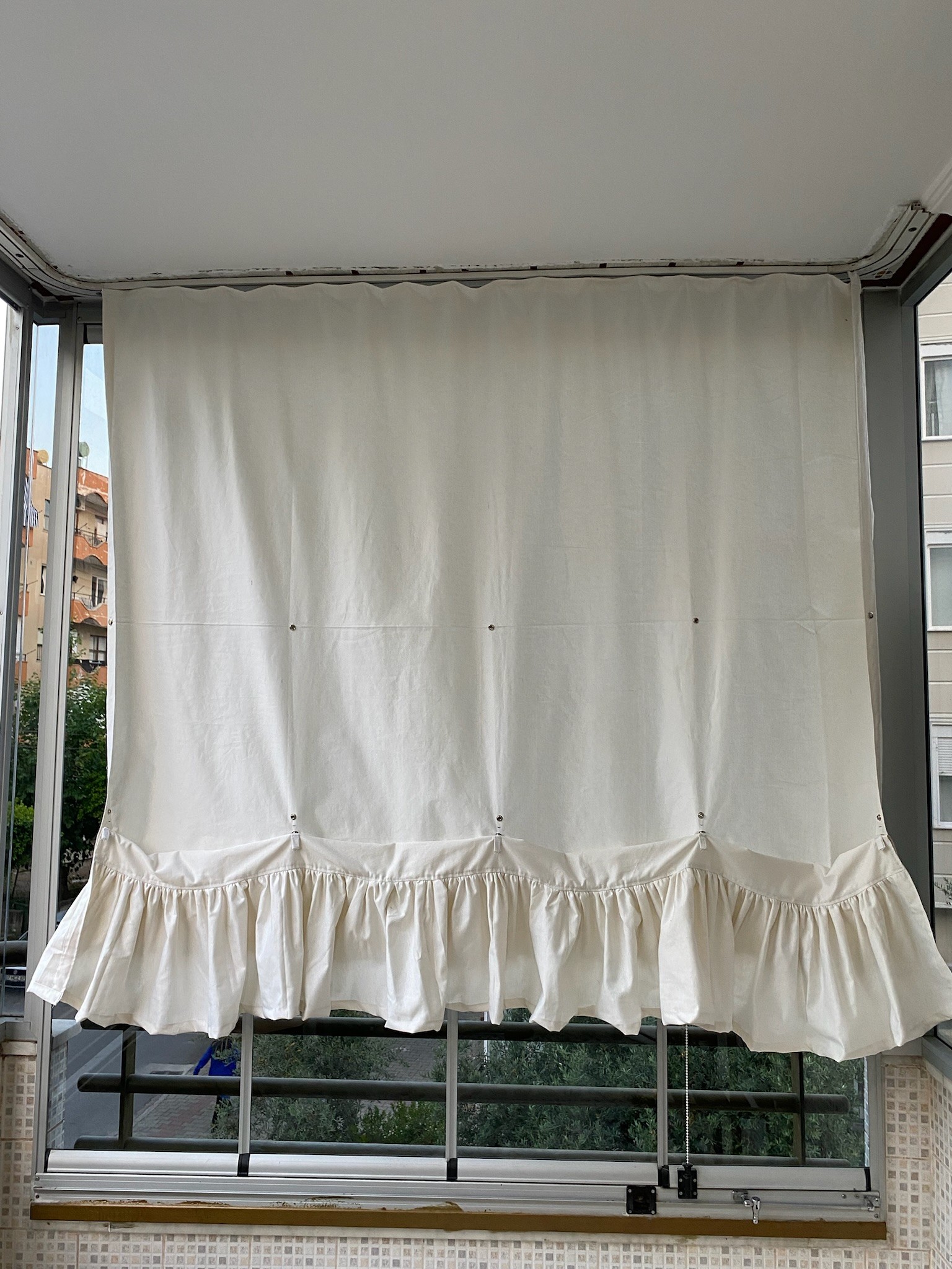 Çıtçıtlı Fırfırlı Balkon Perdesi