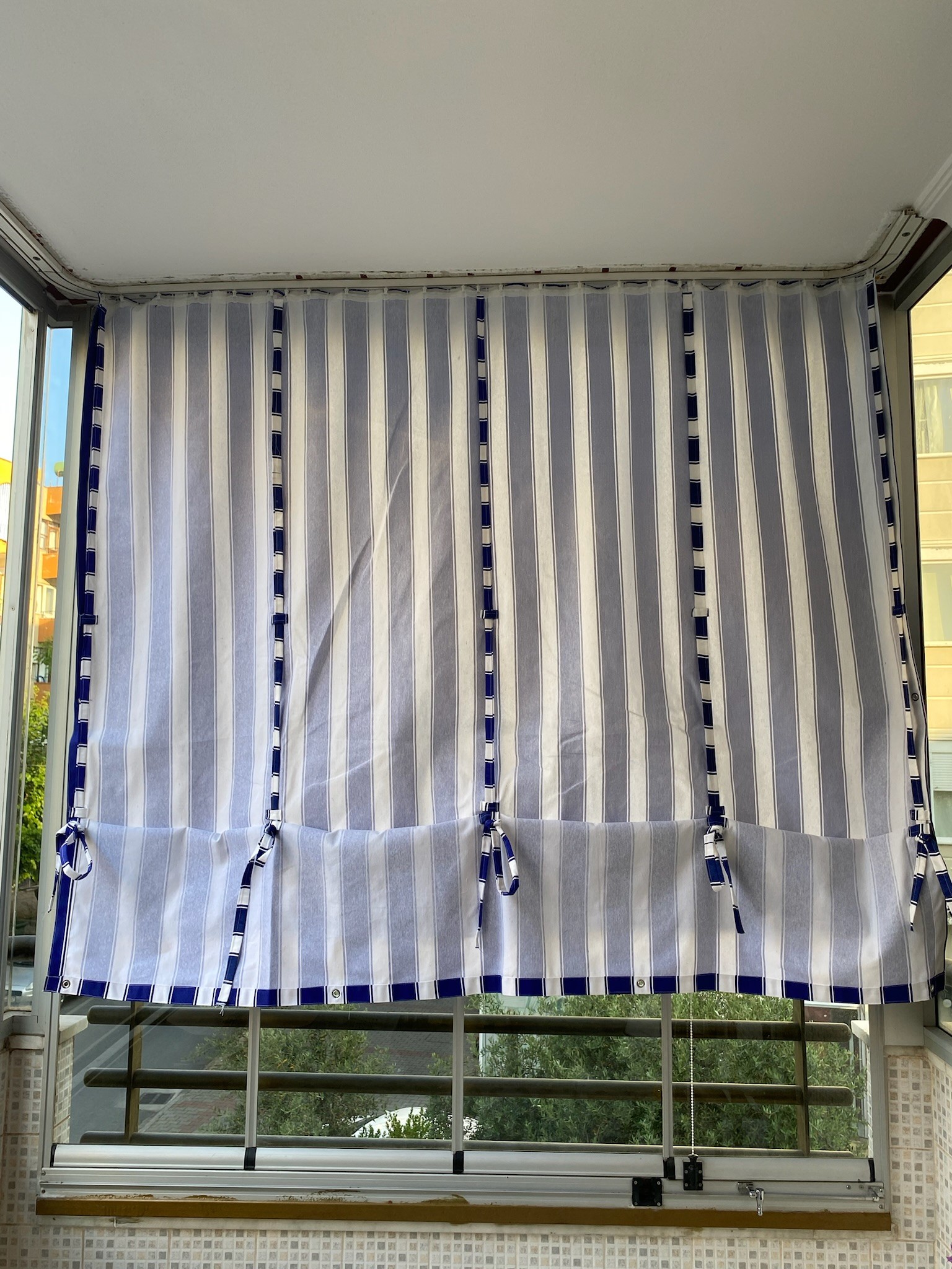İple Çekişli Balkon Perdesi
