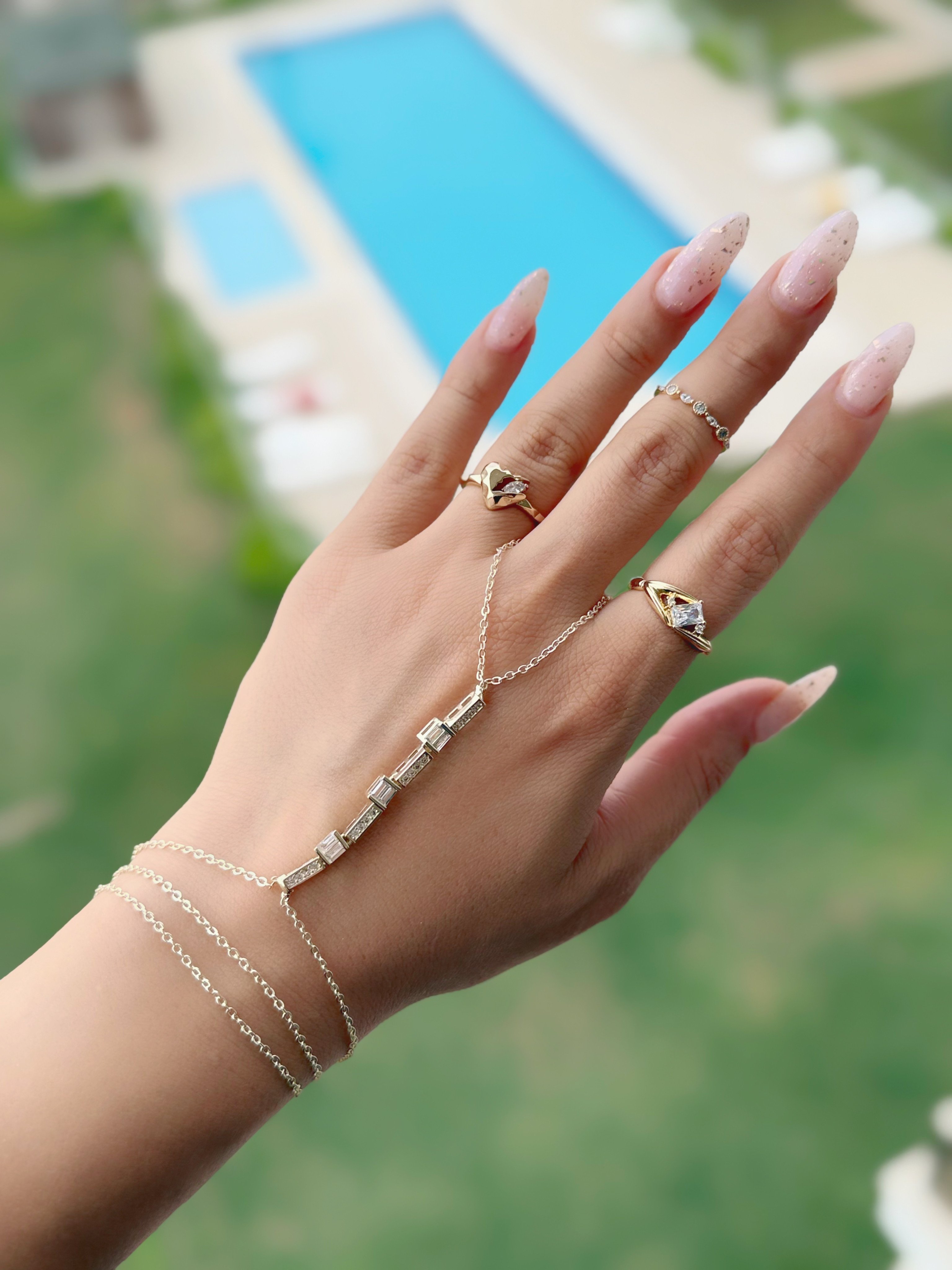 Zirkon Taşlı Gold Çelik Şahmeran