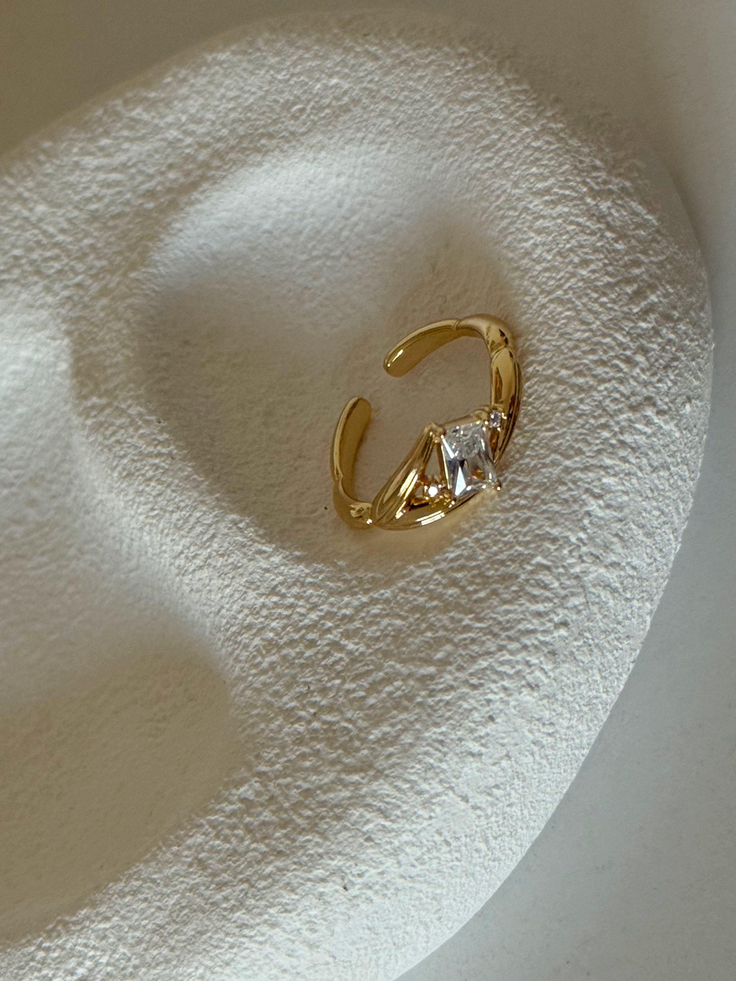 Baget Taşlı Gold Ayarlanabilir Çelik Yüzük