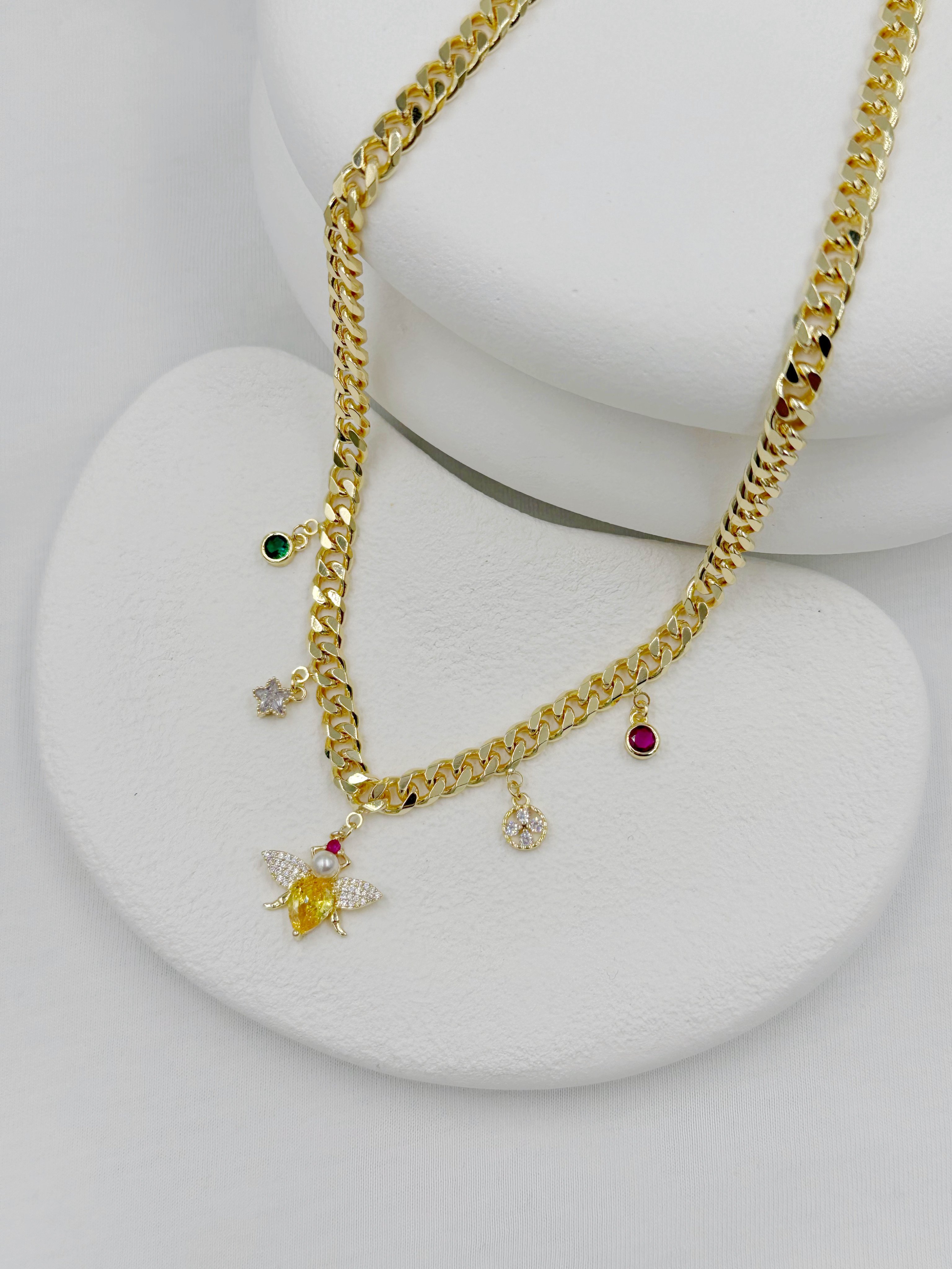 Renkli Charmlı Bal Arısı Detaylı 14K Altın Kaplama Kolye/40+5cm