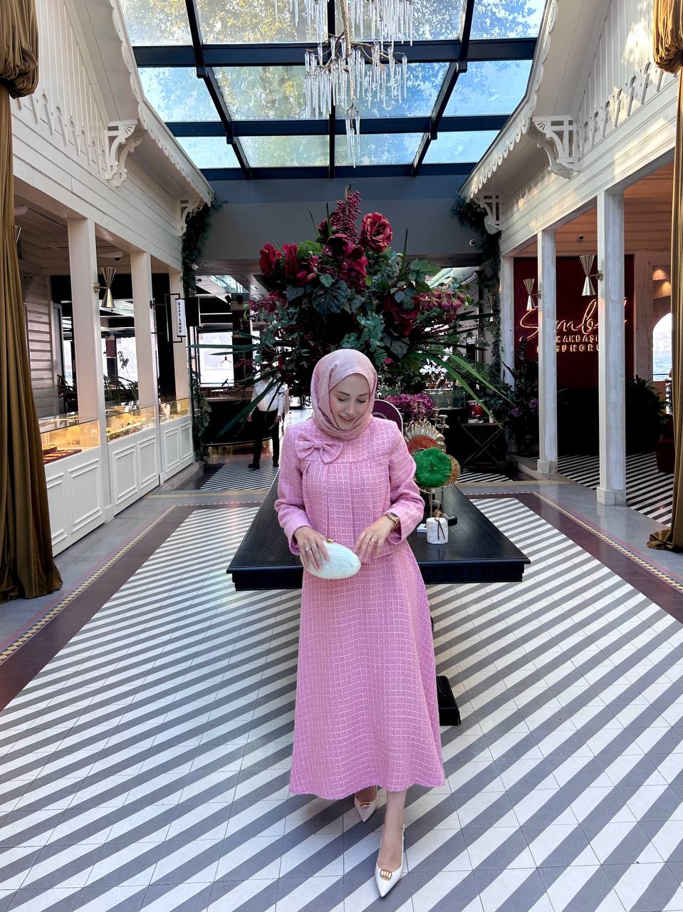 Fiyonk Detaylı Pembe Kaşe Etekli Takım 