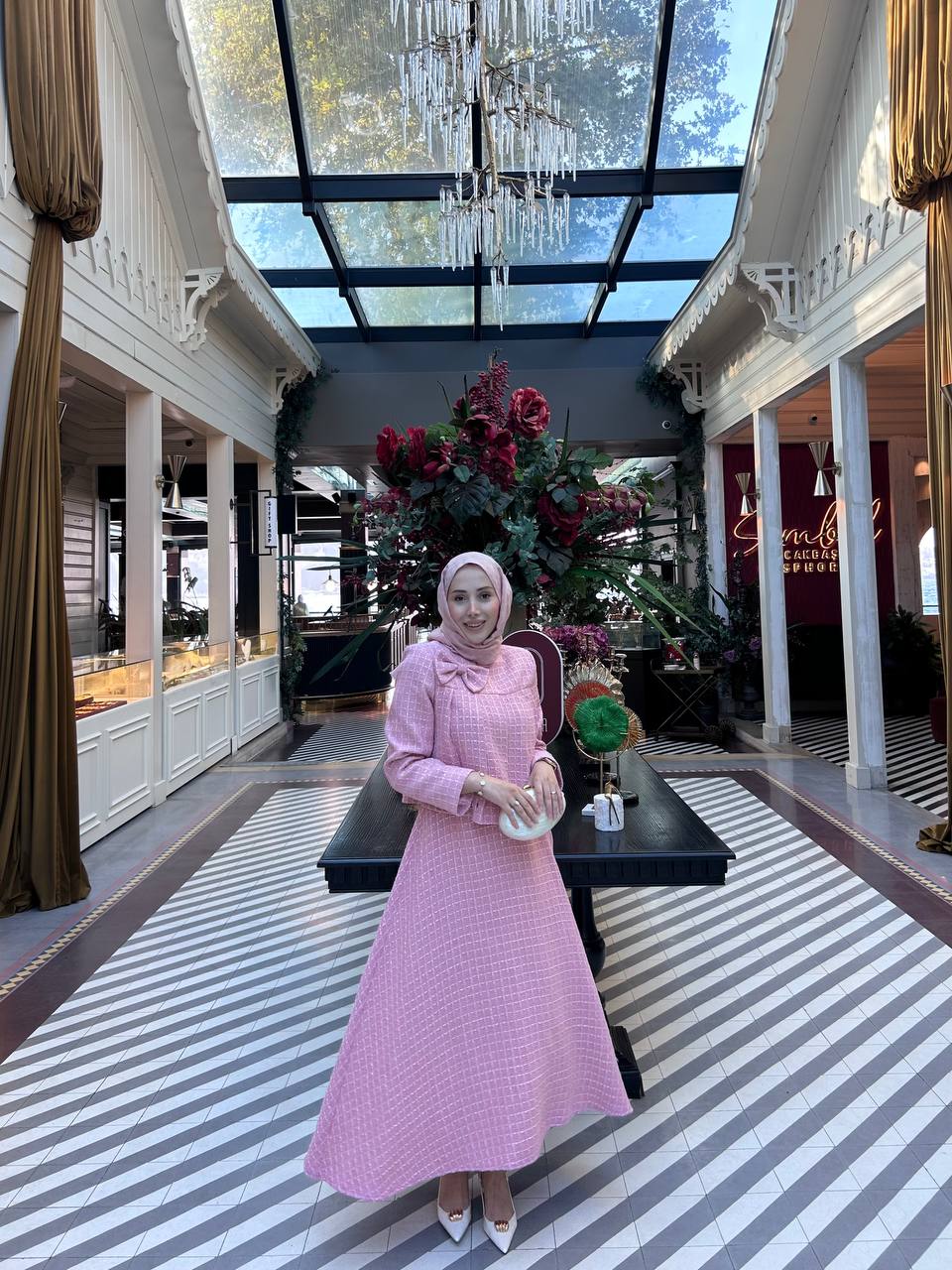 Fiyonk Detaylı Pembe Kaşe Etekli Takım 