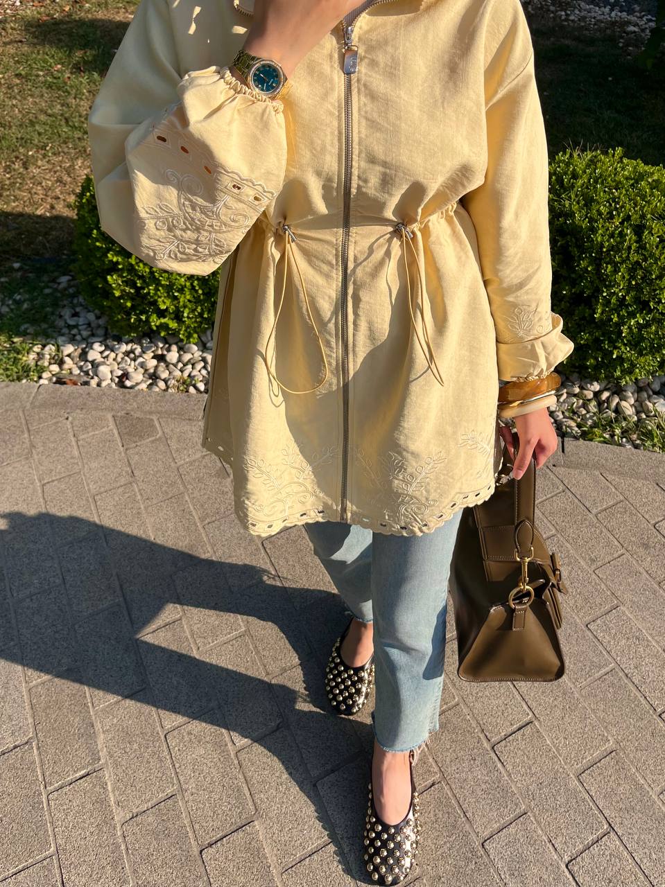 Nakış Detaylı Fermuarlı Sarı Ceket