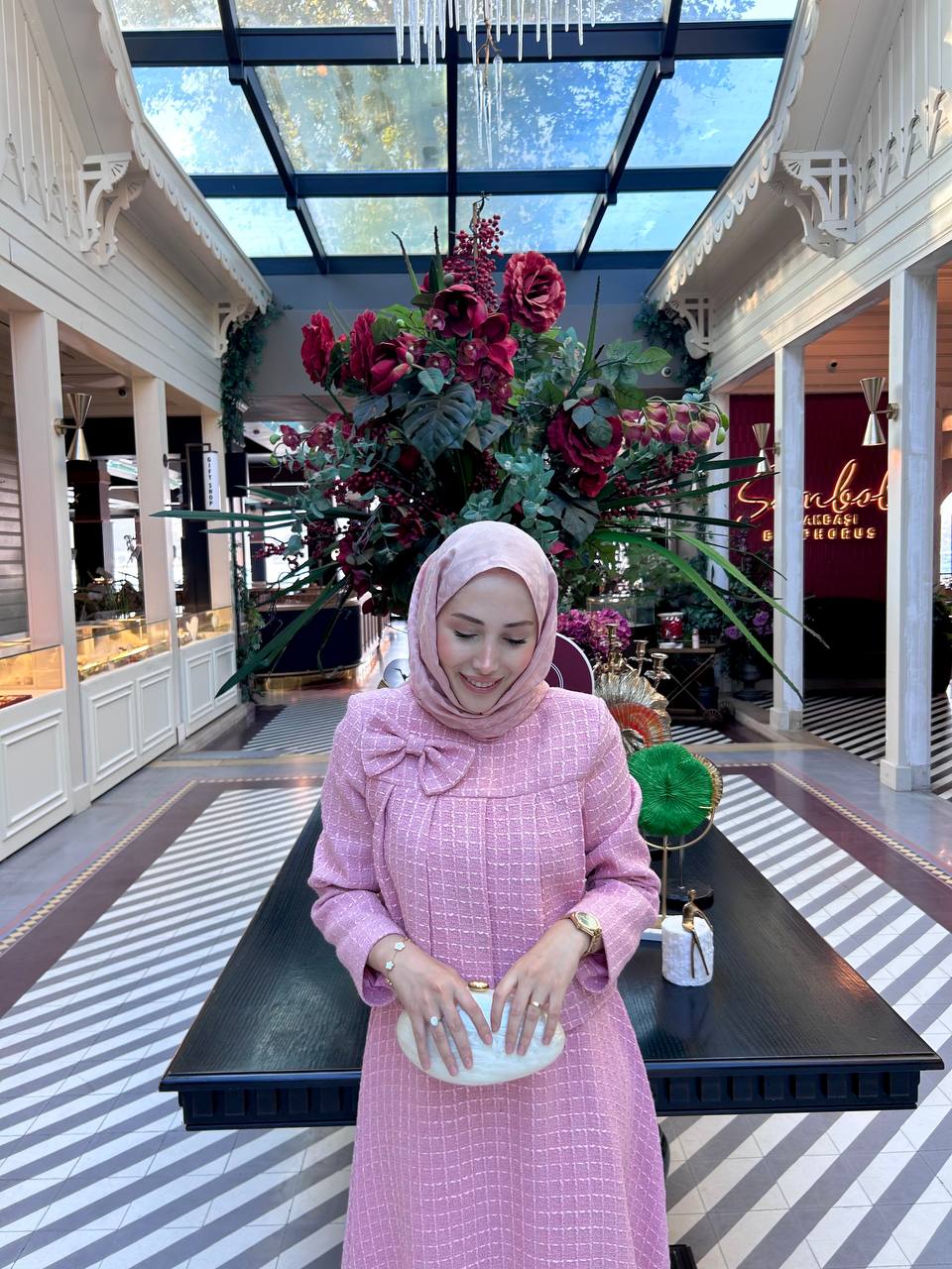 Fiyonk Detaylı Pembe Kaşe Etekli Takım 