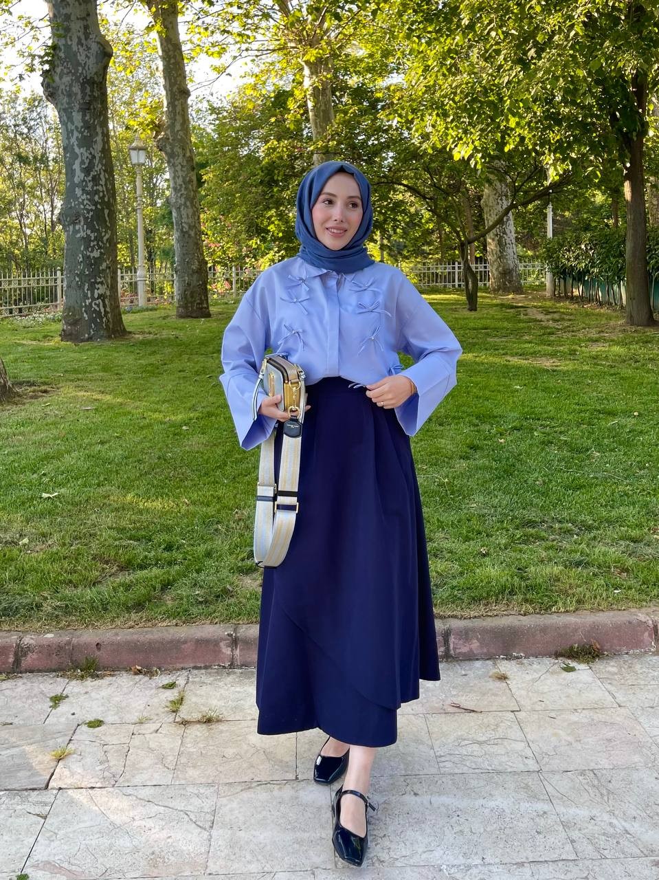 Süs Fiyonklu Crop Mavi Gömlek