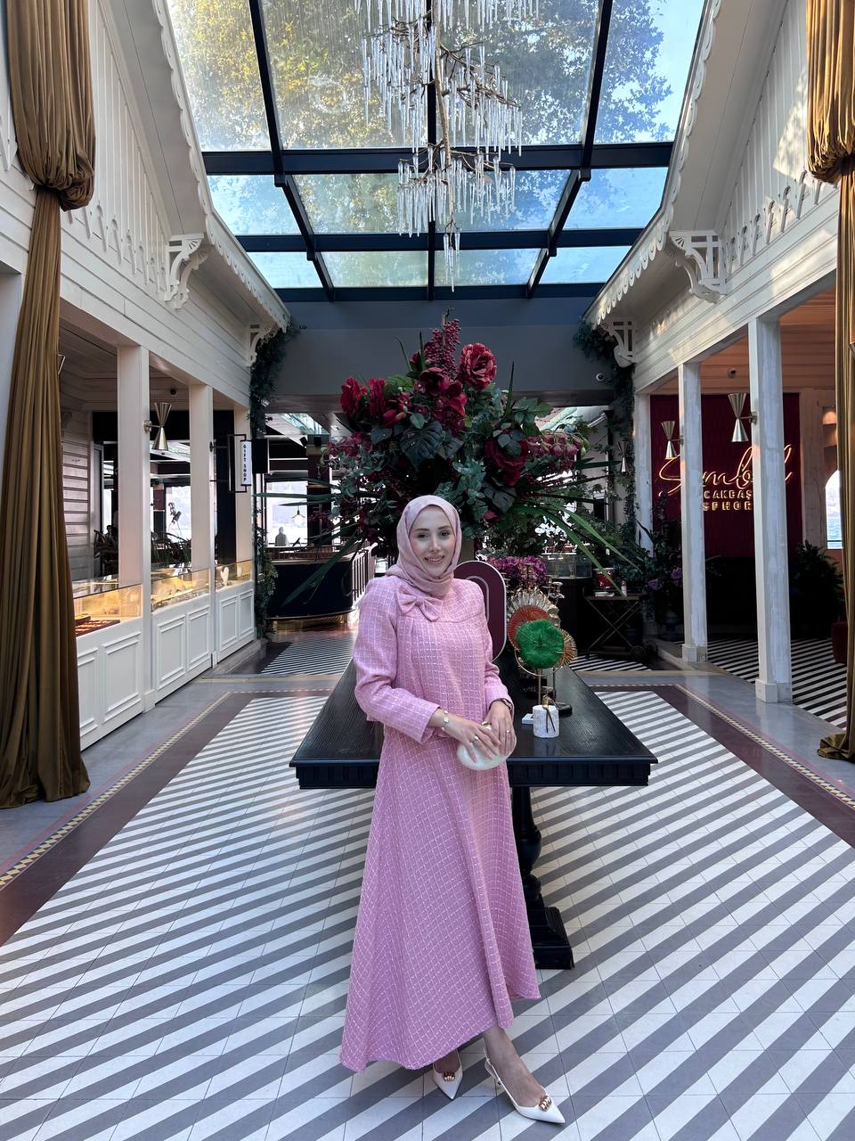 Fiyonk Detaylı Pembe Kaşe Etekli Takım 