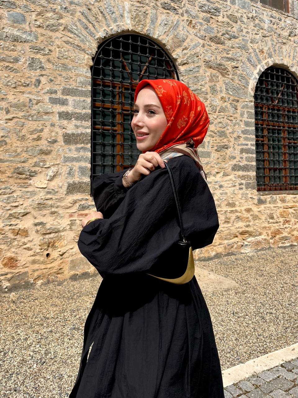 Siyah Etekli Takım