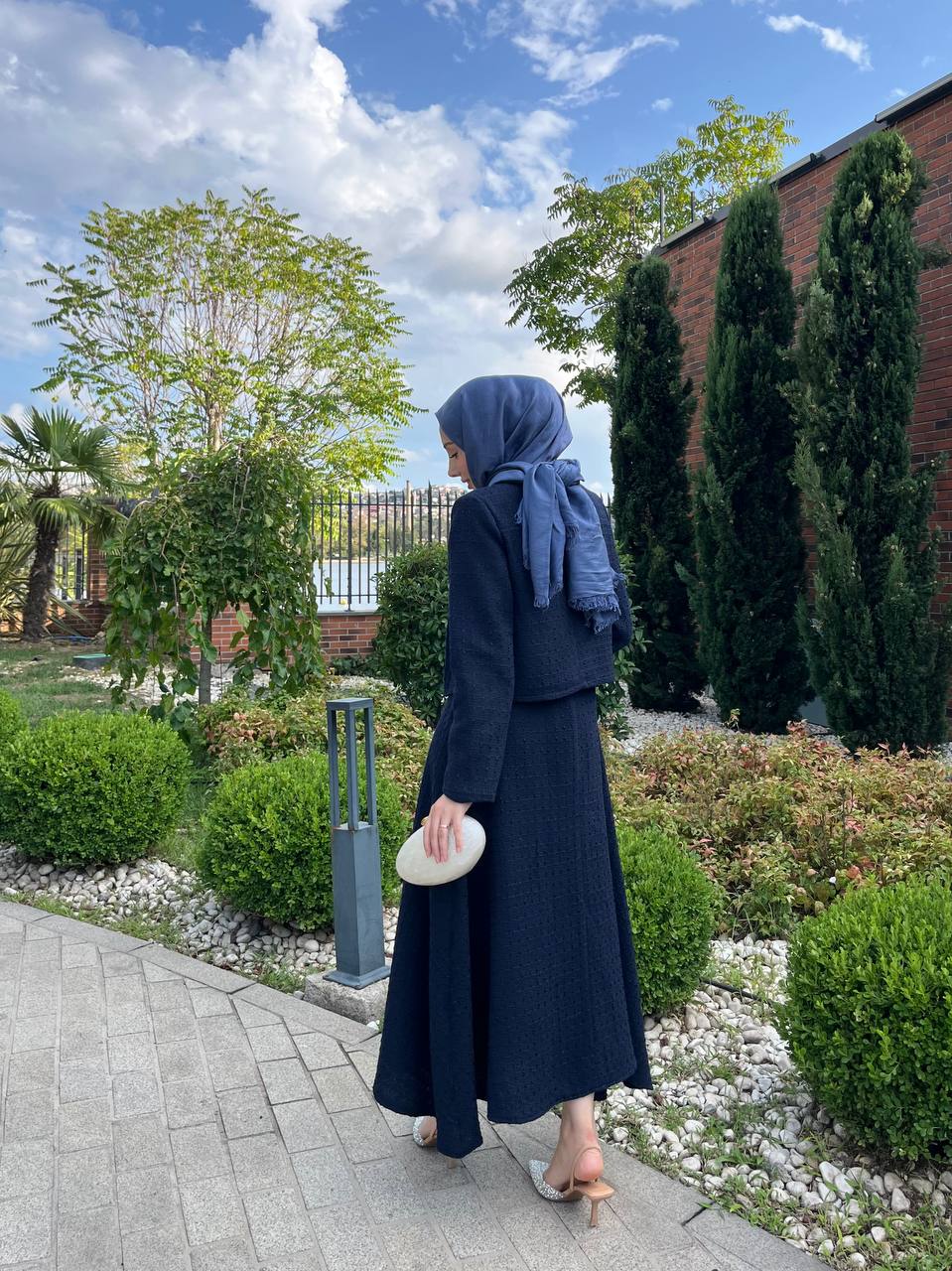 Fiyonk Detaylı Lacivert Kaşe Etekli Takım