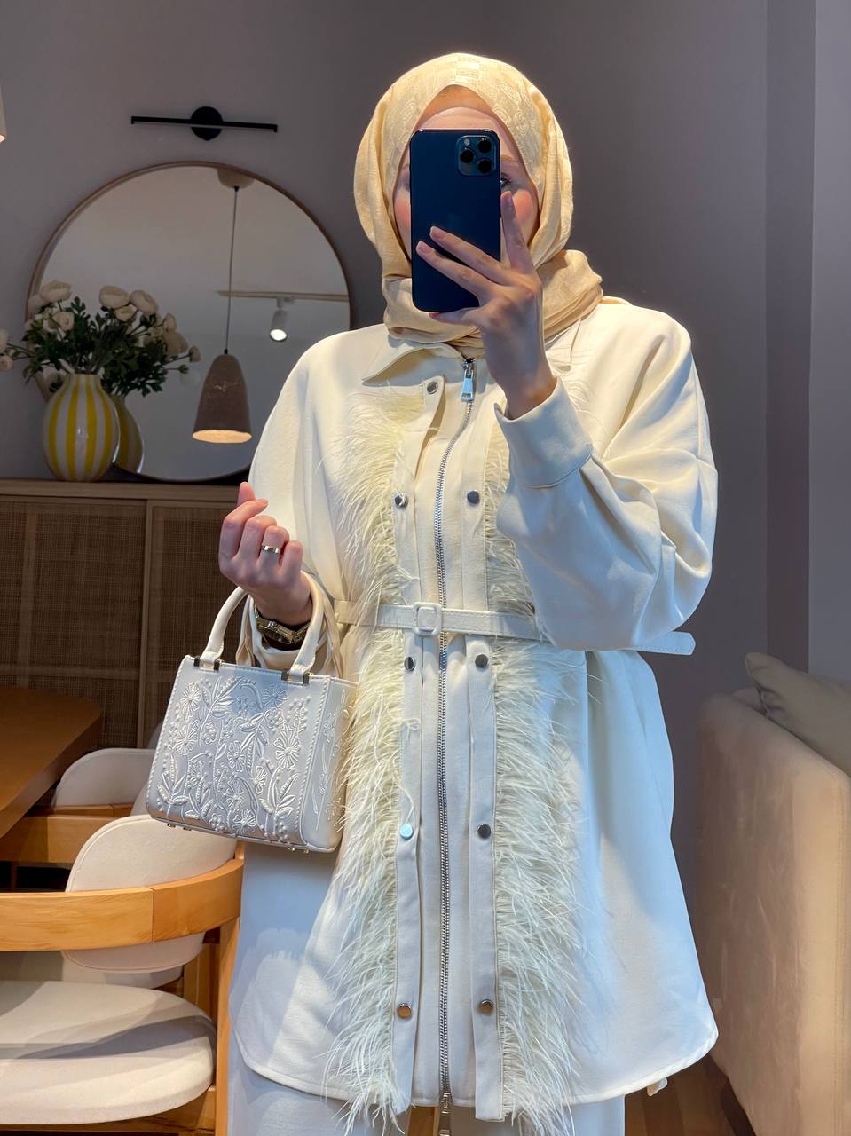 Krem Önü Tüylü Takım